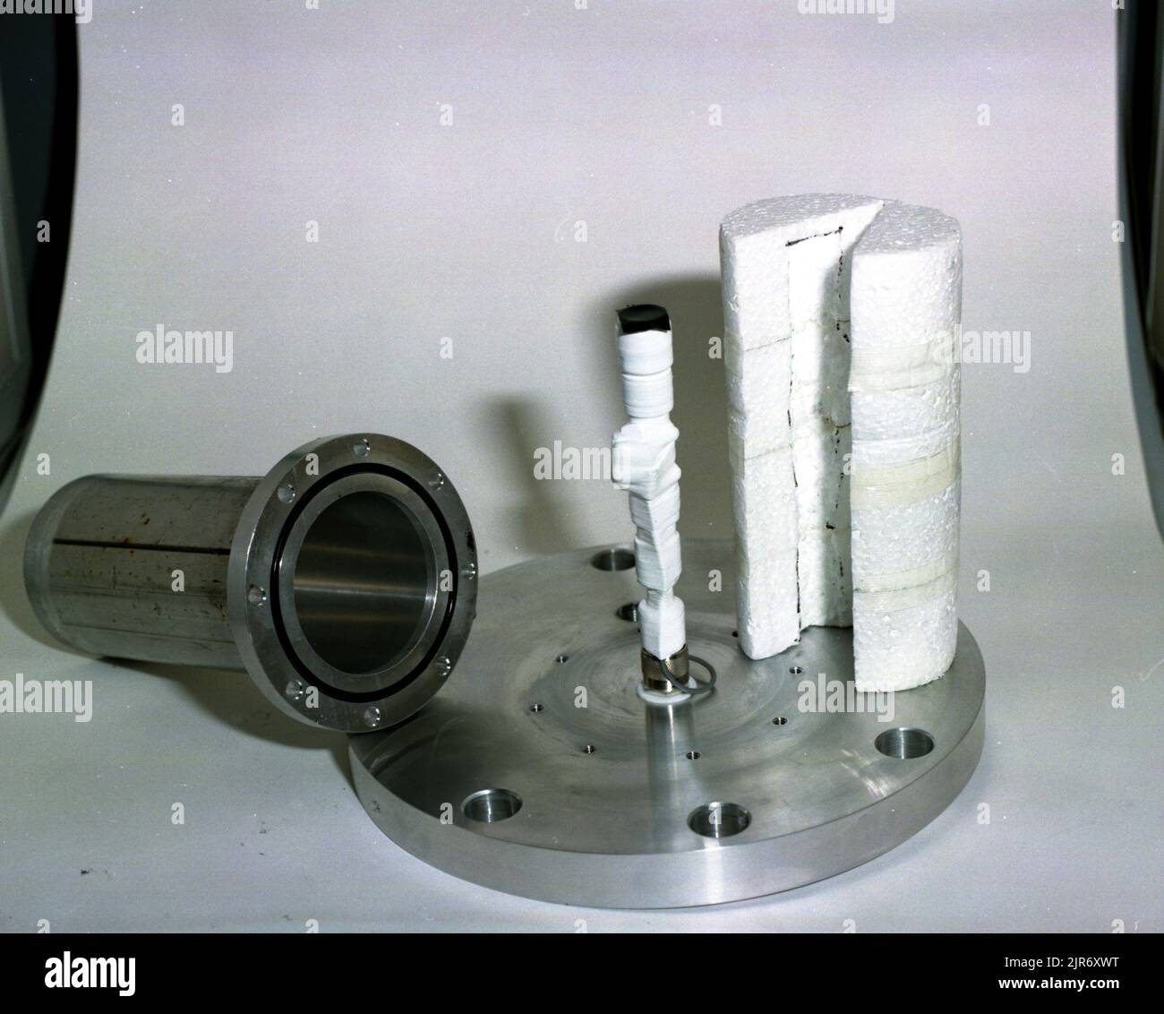 A870271 U12P MISSION CYBER GAGE ASSEMBLY SHEER (PROJECT ENGINEER) FEB 26 87 EG&G/NTS PHOTO LAB DATE DE PUBLICATION : 2/26/1987 COMPOSANTS ; EDGERTON, GERMESHAUSEN & GRIER ; EG&G ; ÉQUIPEMENT ET INSTRUMENTS ; ENSEMBLE DE JAUGE ; COMPOSANTS DE JAUGE ; JAUGES ; INSTRUMENTS ET ÉQUIPEMENTS ; MISSION CYBER ; SITE D'ESSAI DU NEVADA; SNT; TECHNOLOGIE DE L'ÉNERGIE NUCLÉAIRE; ESSAIS NUCLÉAIRES; ESSAIS NUCLÉAIRES; P-TUNNEL; CISAILLEMENT, TIGE C; SITES D'ESSAI; TUNNELS; U12P; U12P MISSION CYBER; UGT; UNDERGROUND; UNDERGROUND TESTS; EFFETS DES ARMES; images historiques DE LA TECHNOLOGIE DES ARMES. 1972 - 2012. Département de l'énergie. Administration nationale de la sécurité nucléaire Banque D'Images