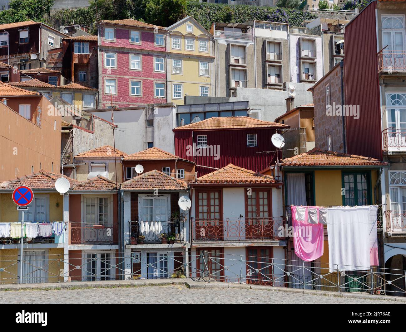 Propriétés Traditioanl à Porto Portugal avec lavage pendant à sec Banque D'Images