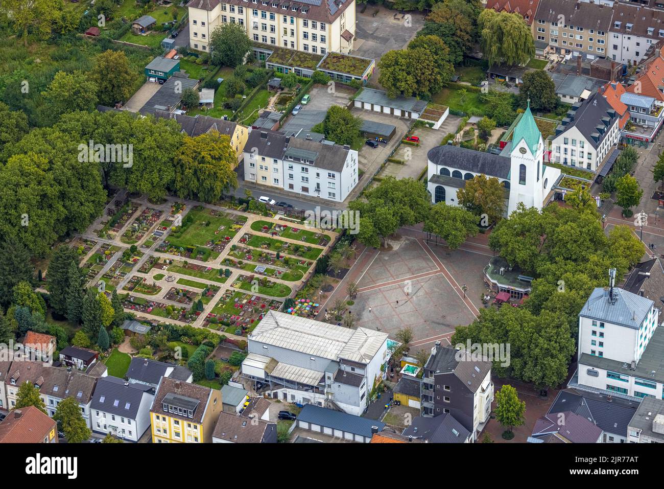 Vue aérienne, Hombrucher Marktplatz avec evang. church am Markt et le cimetière catholique St. Clemens dans le quartier Hombruch à Dortmund, Ruhr zone, Nort Banque D'Images