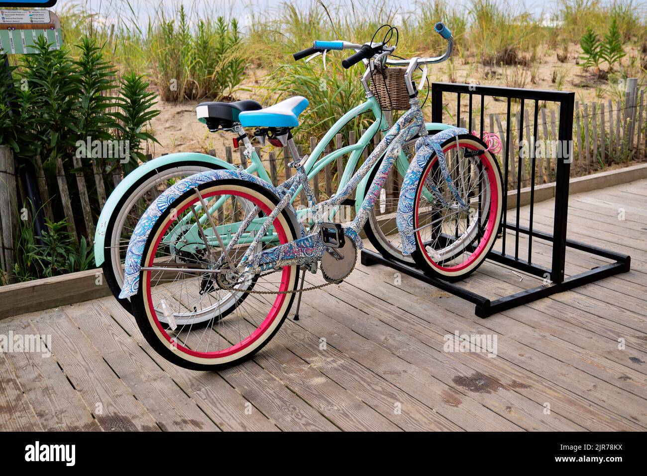 Beach bike rack Banque de photographies et d'images à haute résolution -  Alamy