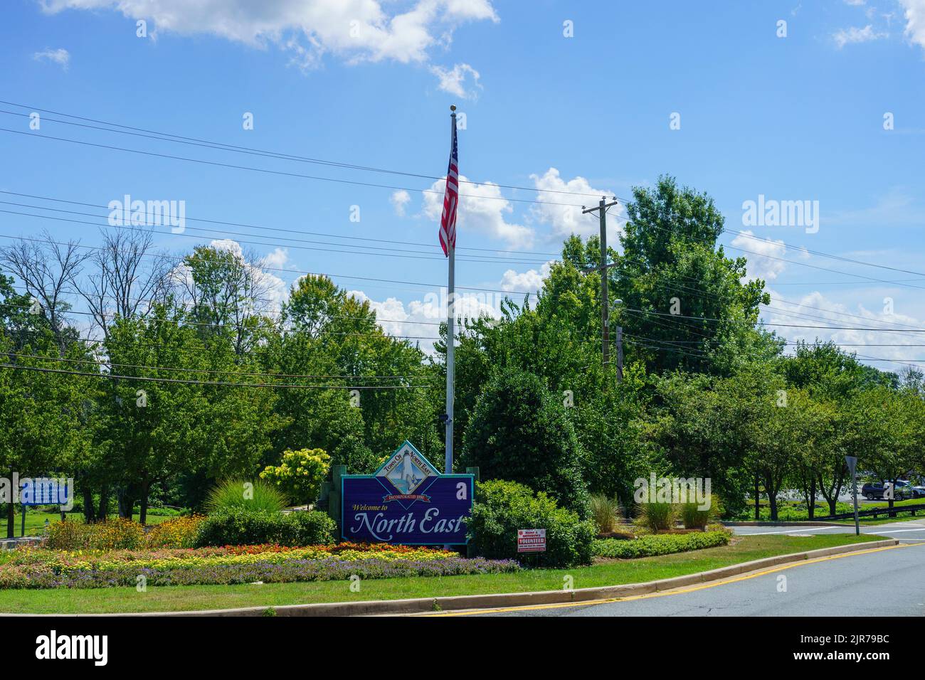 Nord-est, MD, Etats-Unis - 19 août 2022: Un panneau à l'entrée de la ville du Nord-est, situé dans le comté de Cecil, Maryland. Banque D'Images