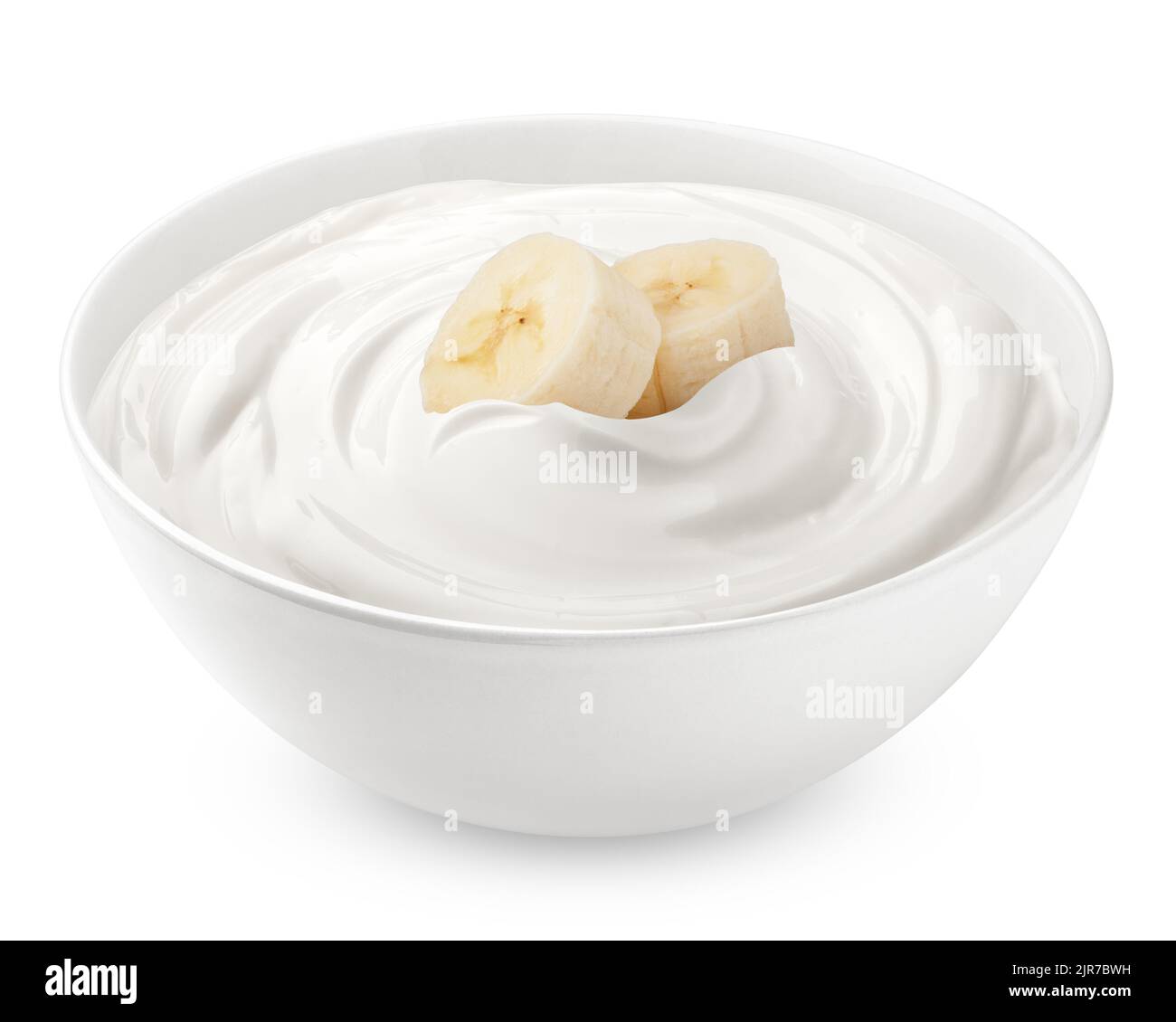 tranche de banane à la crème aigre, yaourt, isolé sur fond blanc, chemin d'écrêtage, profondeur de champ complète Banque D'Images