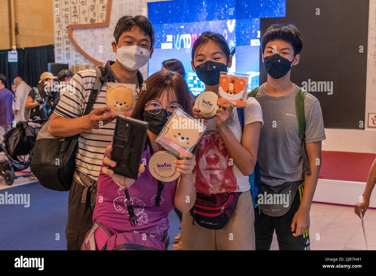 New York, États-Unis. 22nd août 2022. Atmosphère pendant la Corée Organisation touristique accueillant 2022 Découvrez votre Corée au Vanderbilt Hall du Grand Central terminal à New York sur 22 août 2022. Les visiteurs ont été invités à goûter la cuisine traditionnelle coréenne ainsi que la nourriture préparée pour les temples bouddhistes, découvrir des groupes K-Pop, des films coréens, faire des fleurs en papier, essayer des cosmétiques coréens, costumes traditionnels et beaucoup plus pendant les 2 jours de promotion événement. (Photo de Lev Radin/Sipa USA) crédit: SIPA USA/Alay Live News Banque D'Images