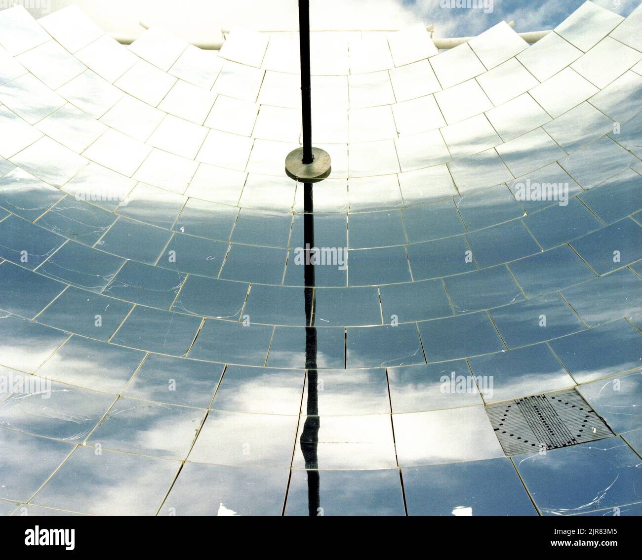 A801205 CROSBYTOWN, TX SOLAR POWER PROJECT WILLIAM MCCULLOCH AOÛT 19 80 EG&G/NTS PHOTO LAB DATE DE PUBLICATION: 8/19/1980 ESSAI AU SOL; AGT; PROJET D'ÉNERGIE SOLAIRE CROSBYTON; EDGERTON, GERMESHAUSEN & GRIER; EG&G; TECHNOLOGIE DE L'ÉNERGIE; ÉQUIPEMENTS ET INSTRUMENTS ; INSTRUMENTS ET ÉQUIPEMENTS ; MCCULLOCH, WILLIAM ; SITE DE TEST DU NEVADA ; NTS; ESSAIS NUCLÉAIRES; ÉNERGIE; TECHNOLOGIE DE L'ÉNERGIE SOLAIRE; CONCEPT DE GRIDIRON SOLAIRE; DISPOSITIFS DE CHAUFFAGE SOLAIRE; ÉNERGIE SOLAIRE; CENTRALES SOLAIRES; ESSAIS SOLAIRES; ESSAIS SOLAIRES; ÉNERGIE SOLAIRE THERMIQUE ÉLECTRIQUE; ESSAIS SOLAIRES THERMIQUES; LUMIÈRE DU SOLEIL; SITES D'ESSAI; TEXAS; TEXAS TECH UNIVERSITY ; CROSBYTOWN SOL Banque D'Images