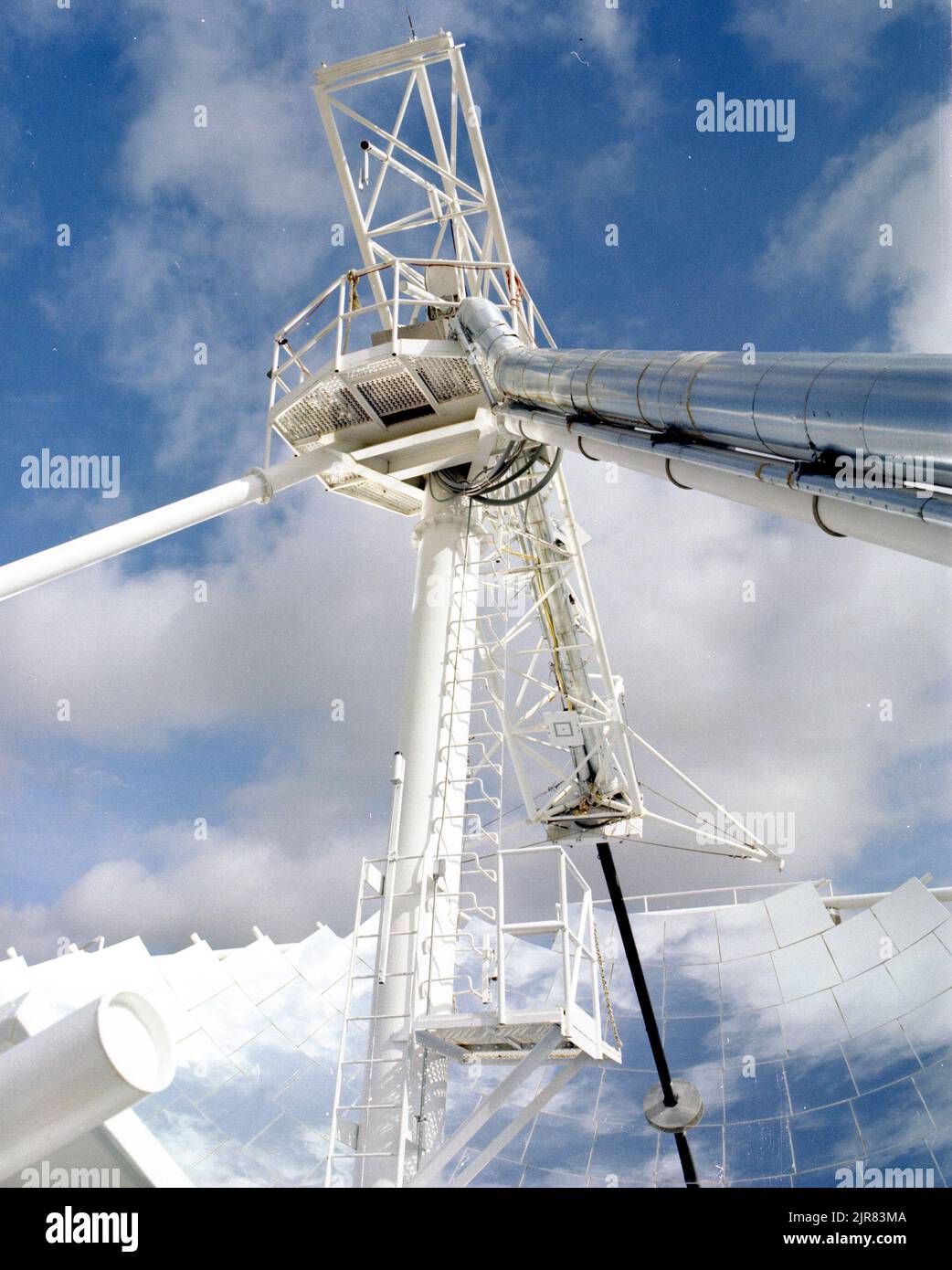 A801203 CROSBYTOWN, TX SOLAR POWER PROJECT WILLIAM MCCULLOCH AOÛT 19 80 EG&G/NTS PHOTO LAB DATE DE PUBLICATION: 8/19/1980 ESSAI AU SOL; AGT; PROJET D'ÉNERGIE SOLAIRE CROSBYTON; EDGERTON, GERMESHAUSEN & GRIER; EG&G; TECHNOLOGIE DE L'ÉNERGIE; ÉQUIPEMENTS ET INSTRUMENTS ; INSTRUMENTS ET ÉQUIPEMENTS ; MCCULLOCH, WILLIAM ; SITE DE TEST DU NEVADA ; NTS; ESSAIS NUCLÉAIRES; ÉNERGIE; TECHNOLOGIE DE L'ÉNERGIE SOLAIRE; CONCEPT DE GRIDIRON SOLAIRE; DISPOSITIFS DE CHAUFFAGE SOLAIRE; ÉNERGIE SOLAIRE; CENTRALES SOLAIRES; ESSAIS SOLAIRES; ESSAIS SOLAIRES; ÉNERGIE SOLAIRE THERMIQUE ÉLECTRIQUE; ESSAIS SOLAIRES THERMIQUES; LUMIÈRE DU SOLEIL; SITES D'ESSAI; TEXAS; TEXAS TECH UNIVERSITY ; CROSBYTOWN SOL Banque D'Images