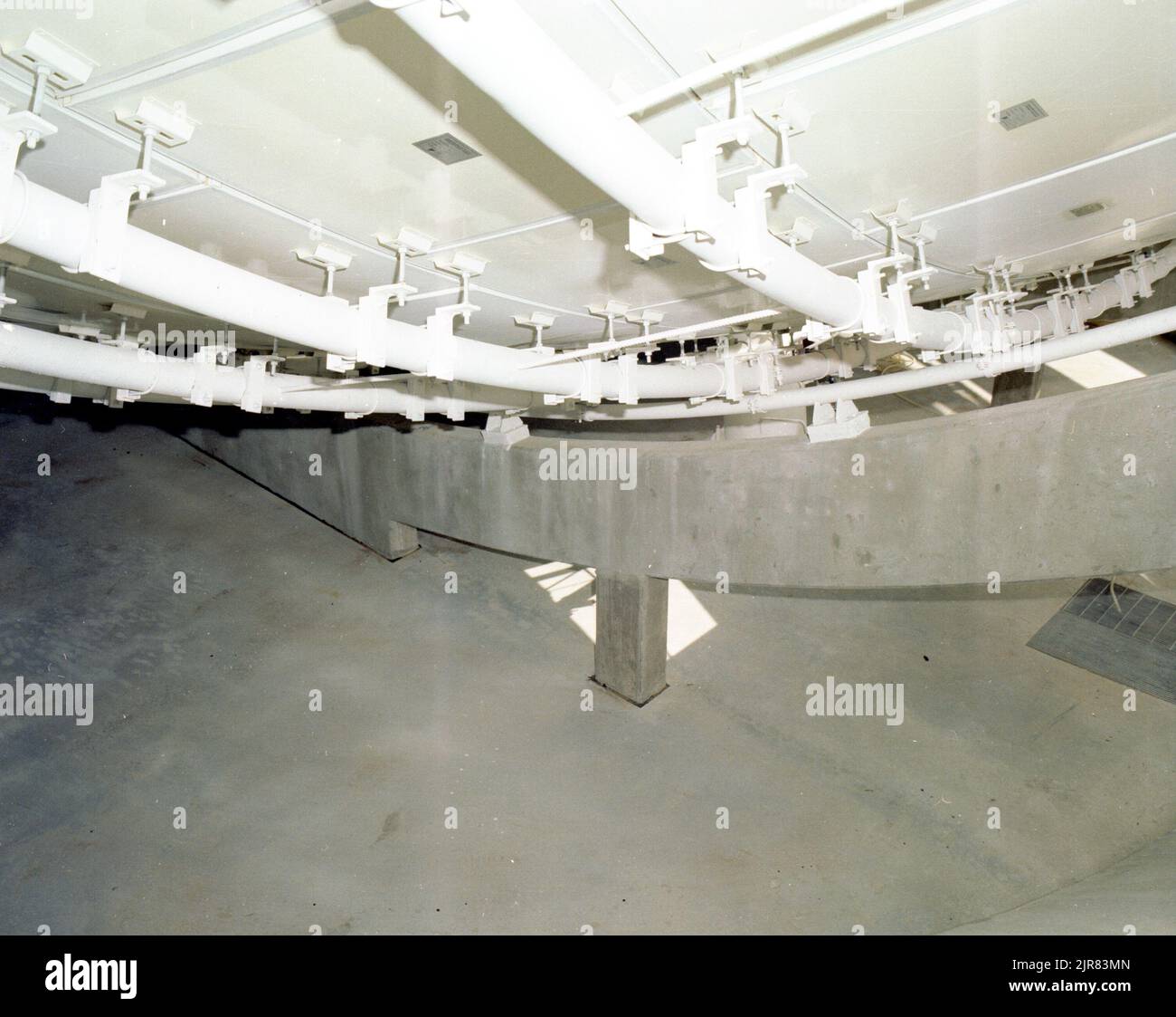 A801206 CROSBYTOWN, TX SOLAR POWER PROJECT WILLIAM MCCULLOCH AOÛT 19 80 EG&G/NTS PHOTO LAB DATE DE PUBLICATION: 8/19/1980 ESSAI AU SOL; AGT; PROJET D'ÉNERGIE SOLAIRE CROSBYTON; EDGERTON, GERMESHAUSEN & GRIER; EG&G; TECHNOLOGIE DE L'ÉNERGIE; ÉQUIPEMENTS ET INSTRUMENTS ; INSTRUMENTS ET ÉQUIPEMENTS ; MCCULLOCH, WILLIAM ; SITE DE TEST DU NEVADA ; NTS; ESSAIS NUCLÉAIRES; ÉNERGIE; TECHNOLOGIE DE L'ÉNERGIE SOLAIRE; CONCEPT DE GRIDIRON SOLAIRE; DISPOSITIFS DE CHAUFFAGE SOLAIRE; ÉNERGIE SOLAIRE; CENTRALES SOLAIRES; ESSAIS SOLAIRES; ESSAIS SOLAIRES; ÉNERGIE SOLAIRE THERMIQUE ÉLECTRIQUE; ESSAIS SOLAIRES THERMIQUES; LUMIÈRE DU SOLEIL; SITES D'ESSAI; TEXAS; TEXAS TECH UNIVERSITY ; CROSBYTOWN SOL Banque D'Images