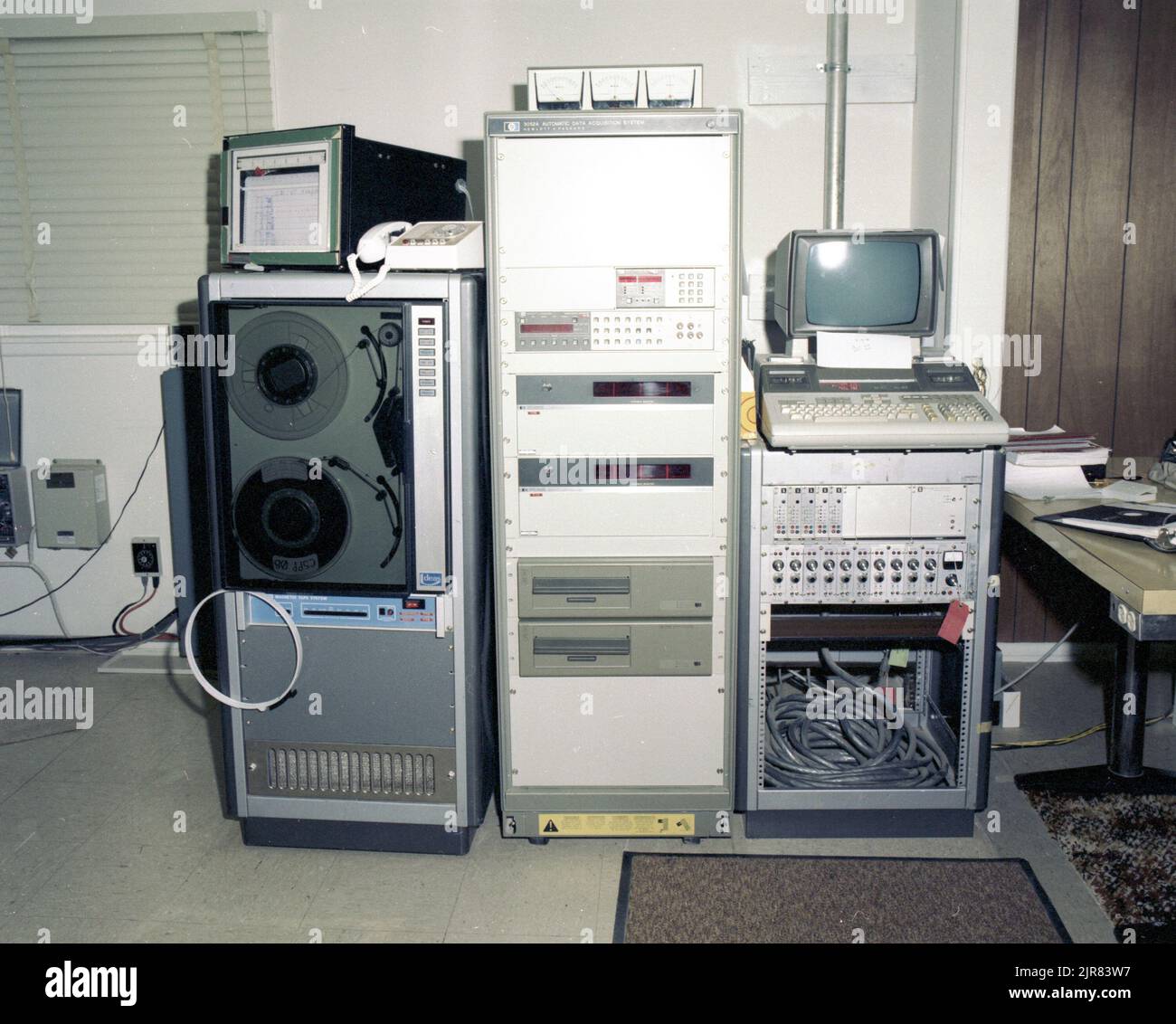 A801182 CROSBYTOWN, TX SOLAR POWER PROJECT WILLIAM MCCULLOCH AOÛT 19 80 EG&G/NTS PHOTO LAB DATE DE PUBLICATION: 8/19/1980 ESSAI AU SOL; AGT; PROJET D'ÉNERGIE SOLAIRE CROSBYTON; EDGERTON, GERMESHAUSEN & GRIER; EG&G; TECHNOLOGIE DE L'ÉNERGIE; ÉQUIPEMENTS ET INSTRUMENTS ; INSTRUMENTS ET ÉQUIPEMENTS ; MCCULLOCH, WILLIAM ; SITE DE TEST DU NEVADA ; NTS; ESSAIS NUCLÉAIRES; ÉNERGIE; TECHNOLOGIE DE L'ÉNERGIE SOLAIRE; CONCEPT DE GRIDIRON SOLAIRE; DISPOSITIFS DE CHAUFFAGE SOLAIRE; ÉNERGIE SOLAIRE; CENTRALES SOLAIRES; ESSAIS SOLAIRES; ESSAIS SOLAIRES; ÉNERGIE SOLAIRE THERMIQUE ÉLECTRIQUE; ESSAIS SOLAIRES THERMIQUES; LUMIÈRE DU SOLEIL; SITES D'ESSAI; TEXAS; TEXAS TECH UNIVERSITY ; CROSBYTOWN SOL Banque D'Images