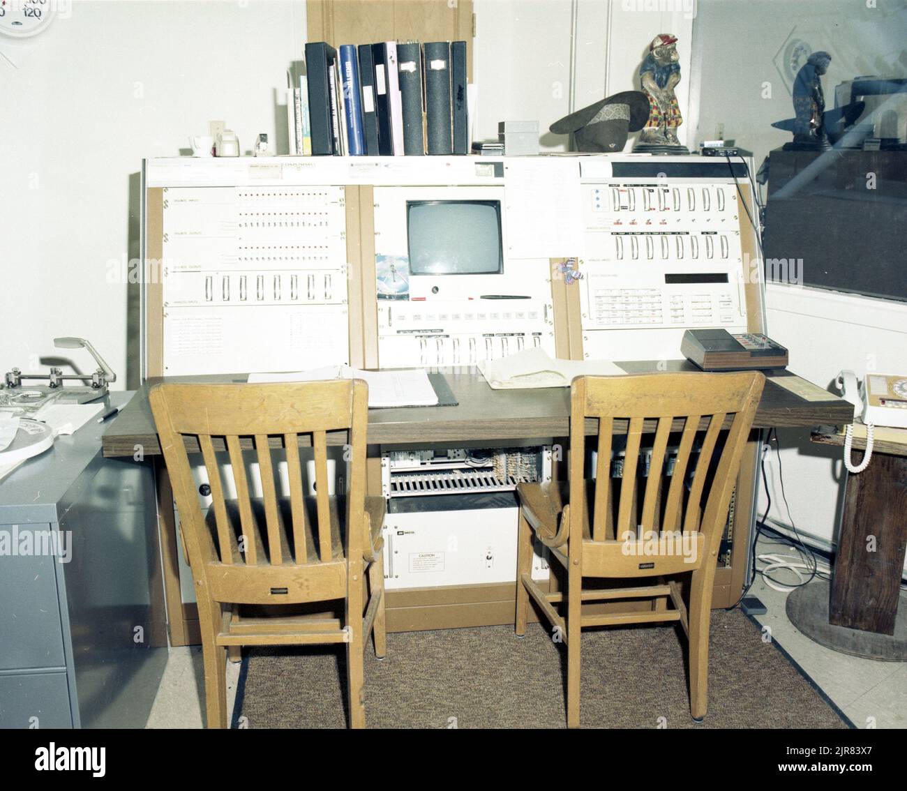 A801183 CROSBYTOWN, TX SOLAR POWER PROJECT WILLIAM MCCULLOCH AOÛT 19 80 EG&G/NTS PHOTO LAB DATE DE PUBLICATION: 8/19/1980 ESSAI AU SOL; AGT; PROJET D'ÉNERGIE SOLAIRE CROSBYTON; EDGERTON, GERMESHAUSEN & GRIER; EG&G; TECHNOLOGIE DE L'ÉNERGIE; ÉQUIPEMENTS ET INSTRUMENTS ; INSTRUMENTS ET ÉQUIPEMENTS ; MCCULLOCH, WILLIAM ; SITE DE TEST DU NEVADA ; NTS; ESSAIS NUCLÉAIRES; ÉNERGIE; TECHNOLOGIE DE L'ÉNERGIE SOLAIRE; CONCEPT DE GRIDIRON SOLAIRE; DISPOSITIFS DE CHAUFFAGE SOLAIRE; ÉNERGIE SOLAIRE; CENTRALES SOLAIRES; ESSAIS SOLAIRES; ESSAIS SOLAIRES; ÉNERGIE SOLAIRE THERMIQUE ÉLECTRIQUE; ESSAIS SOLAIRES THERMIQUES; LUMIÈRE DU SOLEIL; SITES D'ESSAI; TEXAS; TEXAS TECH UNIVERSITY ; CROSBYTOWN SOL Banque D'Images