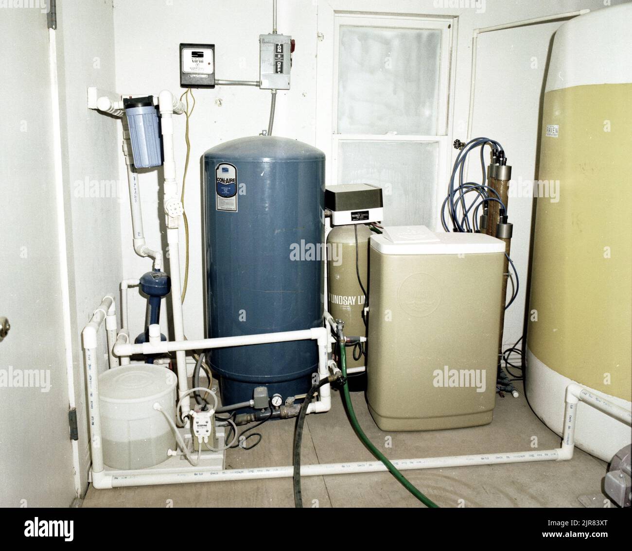 A801187 CROSBYTOWN, TX SOLAR POWER PROJECT WILLIAM MCCULLOCH AOÛT 19 80 EG&G/NTS PHOTO LAB DATE DE PUBLICATION: 8/19/1980 ESSAI AU SOL; AGT; PROJET D'ÉNERGIE SOLAIRE CROSBYTON; EDGERTON, GERMESHAUSEN & GRIER; EG&G; TECHNOLOGIE DE L'ÉNERGIE; ÉQUIPEMENTS ET INSTRUMENTS ; INSTRUMENTS ET ÉQUIPEMENTS ; MCCULLOCH, WILLIAM ; SITE DE TEST DU NEVADA ; NTS; ESSAIS NUCLÉAIRES; ÉNERGIE; TECHNOLOGIE DE L'ÉNERGIE SOLAIRE; CONCEPT DE GRIDIRON SOLAIRE; DISPOSITIFS DE CHAUFFAGE SOLAIRE; ÉNERGIE SOLAIRE; CENTRALES SOLAIRES; ESSAIS SOLAIRES; ESSAIS SOLAIRES; ÉNERGIE SOLAIRE THERMIQUE ÉLECTRIQUE; ESSAIS SOLAIRES THERMIQUES; LUMIÈRE DU SOLEIL; SITES D'ESSAI; TEXAS; TEXAS TECH UNIVERSITY ; CROSBYTOWN SOL Banque D'Images