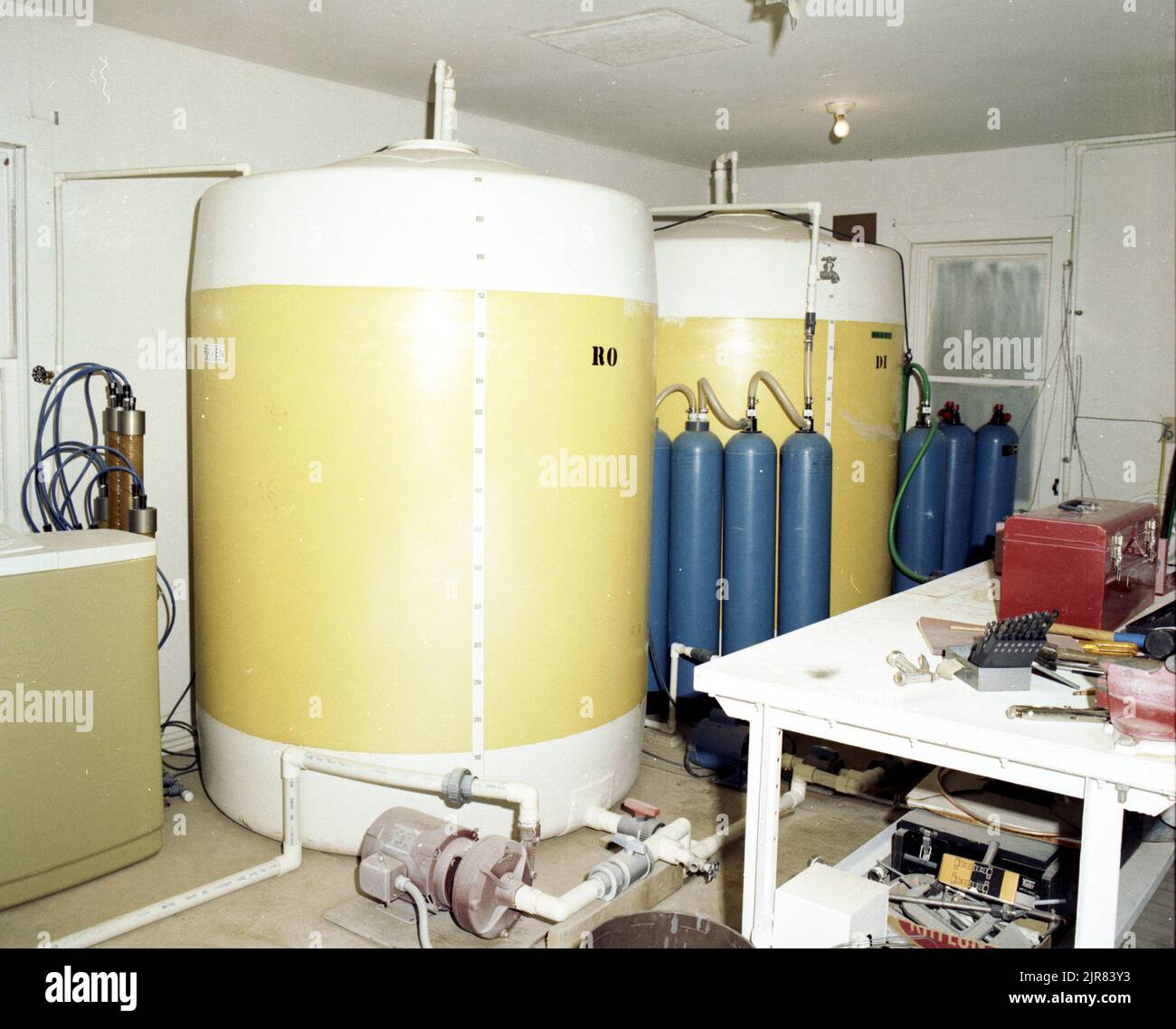 A801188 CROSBYTOWN, TX SOLAR POWER PROJECT WILLIAM MCCULLOCH AOÛT 19 80 EG&G/NTS PHOTO LAB DATE DE PUBLICATION: 8/19/1980 ESSAI AU SOL; AGT; PROJET D'ÉNERGIE SOLAIRE CROSBYTON; EDGERTON, GERMESHAUSEN & GRIER; EG&G; TECHNOLOGIE DE L'ÉNERGIE; ÉQUIPEMENTS ET INSTRUMENTS ; INSTRUMENTS ET ÉQUIPEMENTS ; MCCULLOCH, WILLIAM ; SITE DE TEST DU NEVADA ; NTS; ESSAIS NUCLÉAIRES; ÉNERGIE; TECHNOLOGIE DE L'ÉNERGIE SOLAIRE; CONCEPT DE GRIDIRON SOLAIRE; DISPOSITIFS DE CHAUFFAGE SOLAIRE; ÉNERGIE SOLAIRE; CENTRALES SOLAIRES; ESSAIS SOLAIRES; ESSAIS SOLAIRES; ÉNERGIE SOLAIRE THERMIQUE ÉLECTRIQUE; ESSAIS SOLAIRES THERMIQUES; LUMIÈRE DU SOLEIL; SITES D'ESSAI; TEXAS; TEXAS TECH UNIVERSITY ; CROSBYTOWN SOL Banque D'Images