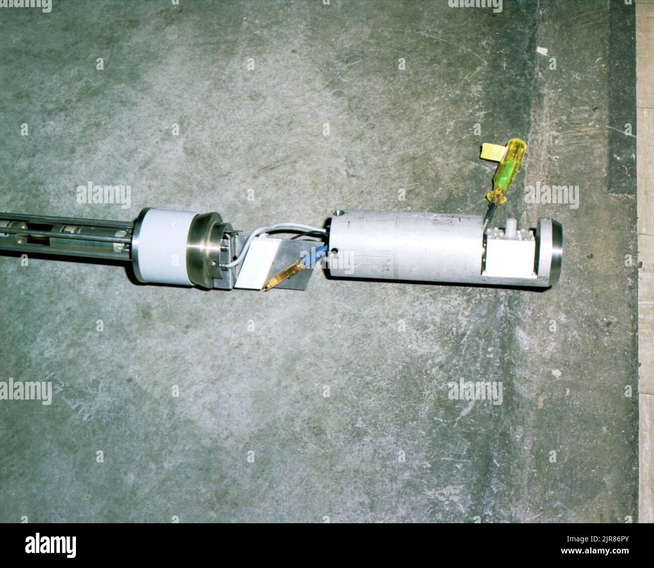 A790839 U12G ENSEMBLE DE CHAUFFAGE DUIMSTRA (INGÉNIEUR DE PROJET) NOV 7 79EG&G/NTS PHOTO LAB DATE DE PUBLICATION : 11/7/1979 ASSEMBLEURS, PIÈCES; G-TUNNEL; ENSEMBLE DE CHAUFFAGE; INSTRUMENTS ET ÉQUIPEMENT; NEVADA ; SITE D'ESSAI DU NEVADA ; NTS ; TECHNOLOGIE DE L'ÉNERGIE NUCLÉAIRE ; TOURNEVIS ; SITES D'ESSAI; TUNNELS; TUNNELS PAR UTILISATION; UGT; IMAGES HISTORIQUES D'ESSAIS SOUTERRAINS. 1972 - 2012. Département de l'énergie. Administration nationale de la sécurité nucléaire. Photographies relatives aux essais d'armes nucléaires au site d'essai du Nevada. Banque D'Images