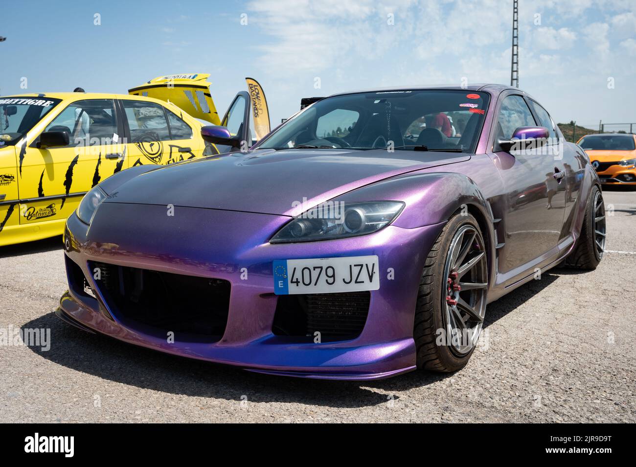 Vue avant d'une voiture de sport Mazda RX-8 japonaise irisée Banque D'Images