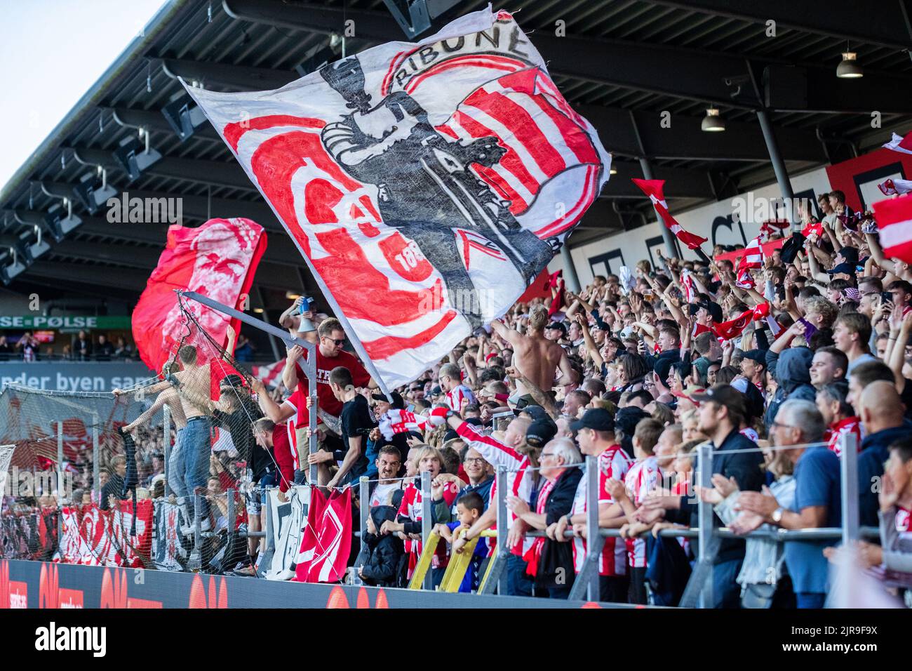 Aalborg, Danemark. 21st, août 2022. Les fans de football d'AAB ont été vus sur les tribunes lors du match Superliga de 3F entre Aalborg Boldklub et Broendby IF au parc Aalborg Portland à Aalborg. (Crédit photo: Gonzales photo - Balazs Popal). Banque D'Images