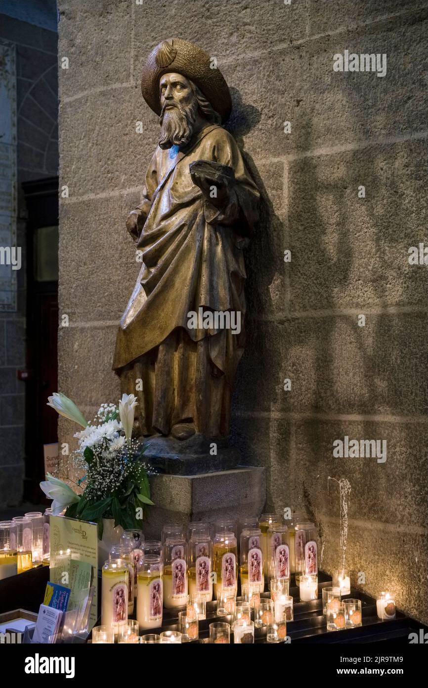 Le Puy-en-Velay (centre-sud de la France) : statue de Jacques le Grand dans la cathédrale du Puy ou cathédrale notre-Dame de l'Annonciation, édifice du Registre Banque D'Images