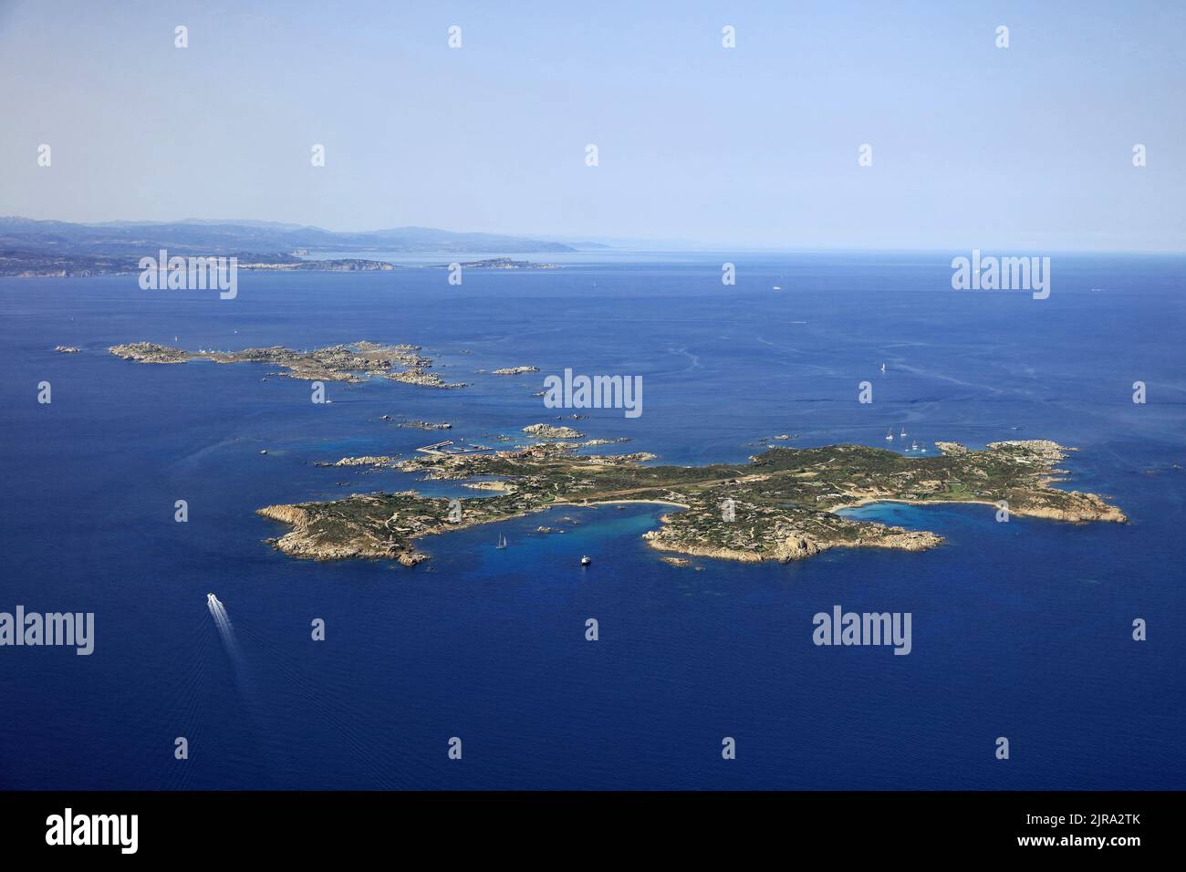 Corse-du-sud, département de la Corse-du-sud : archipel Lavezzi dans le détroit de Bonifacio. Vue aérienne des îles de Lavezzo et Cavallo, avec Banque D'Images