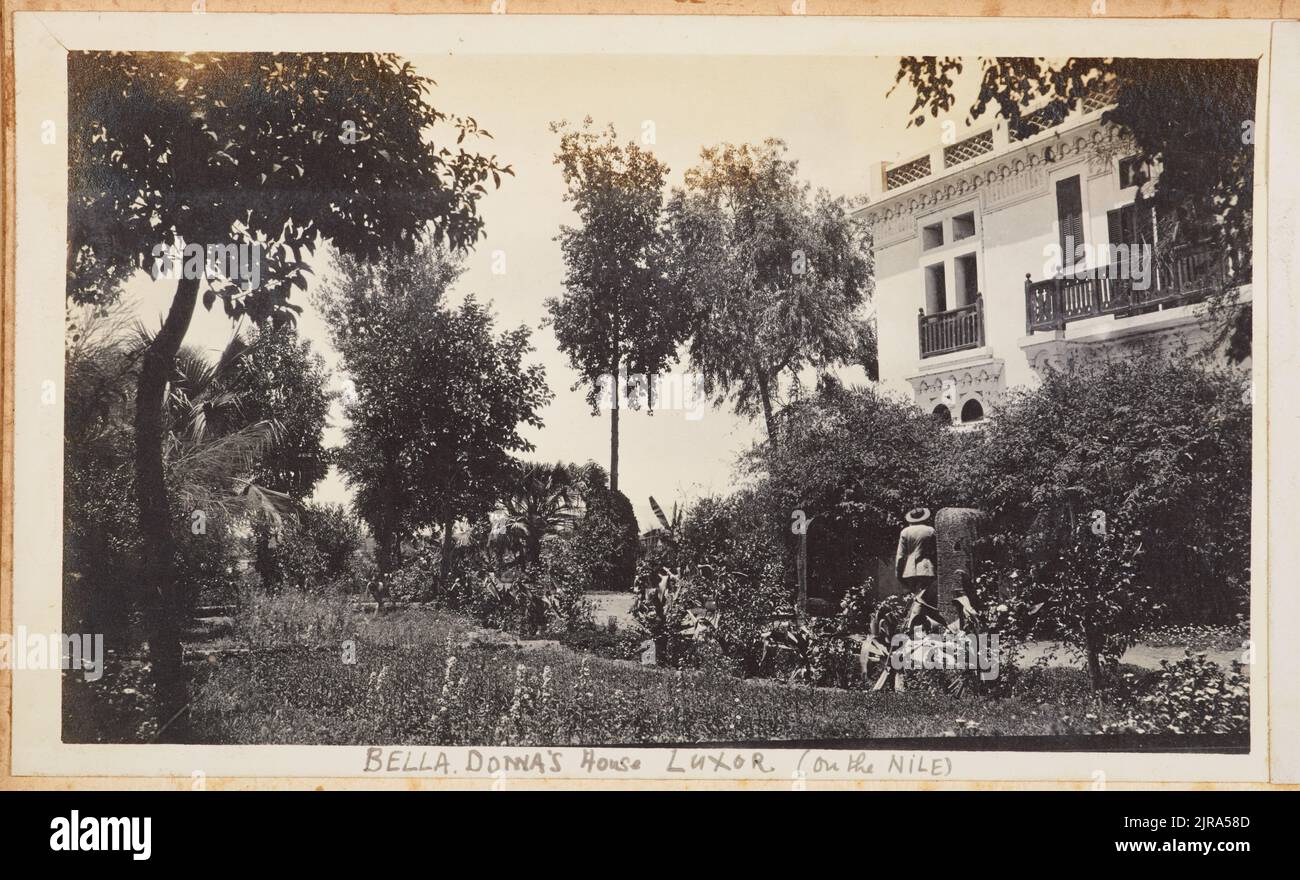 Maison de Bella Donna, Louxor, sur le Nil. Tirée de l'album: Album photo du major J.M. Rose, 1st NZEF, 1914-1915, Louxor, par le major John Rose. Banque D'Images