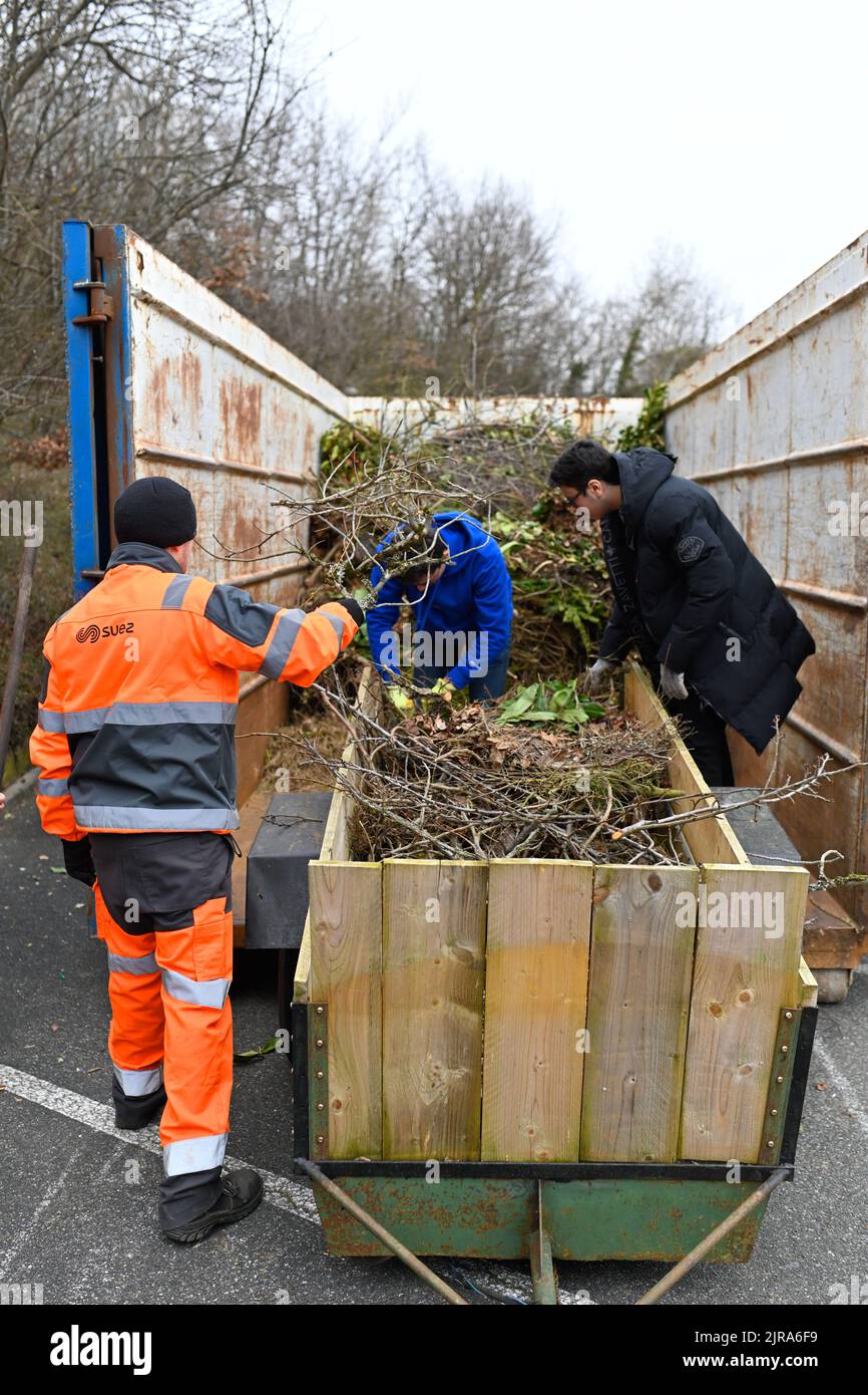 Champagne-au-Mont-d'Or (centre-est de la France) : site de collecte des déchets verts exploité par Suez pour les habitants de la métropole de Lyon (uniquement vége Banque D'Images