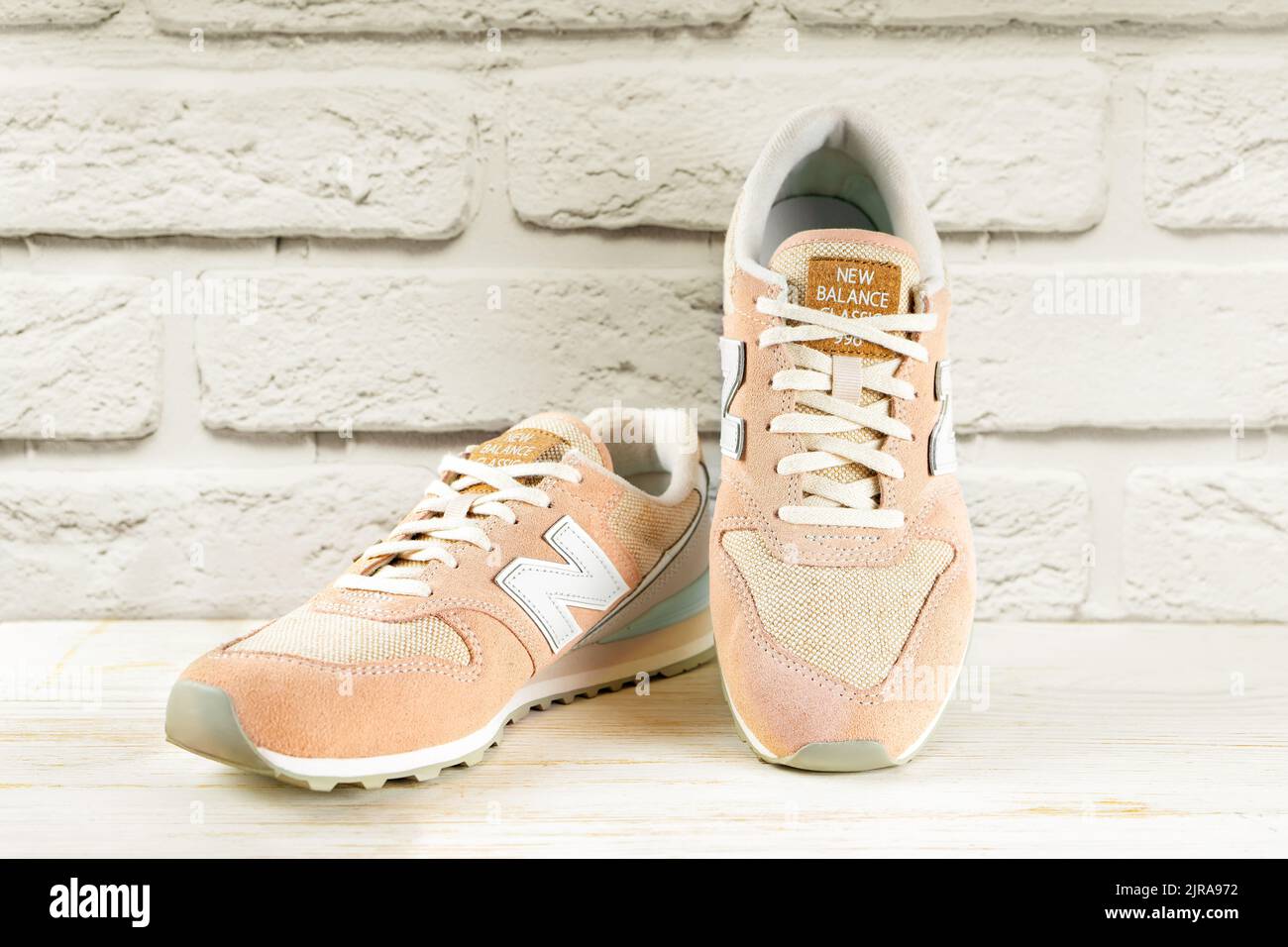 New balance shoe Banque de photographies et d'images à haute résolution -  Alamy