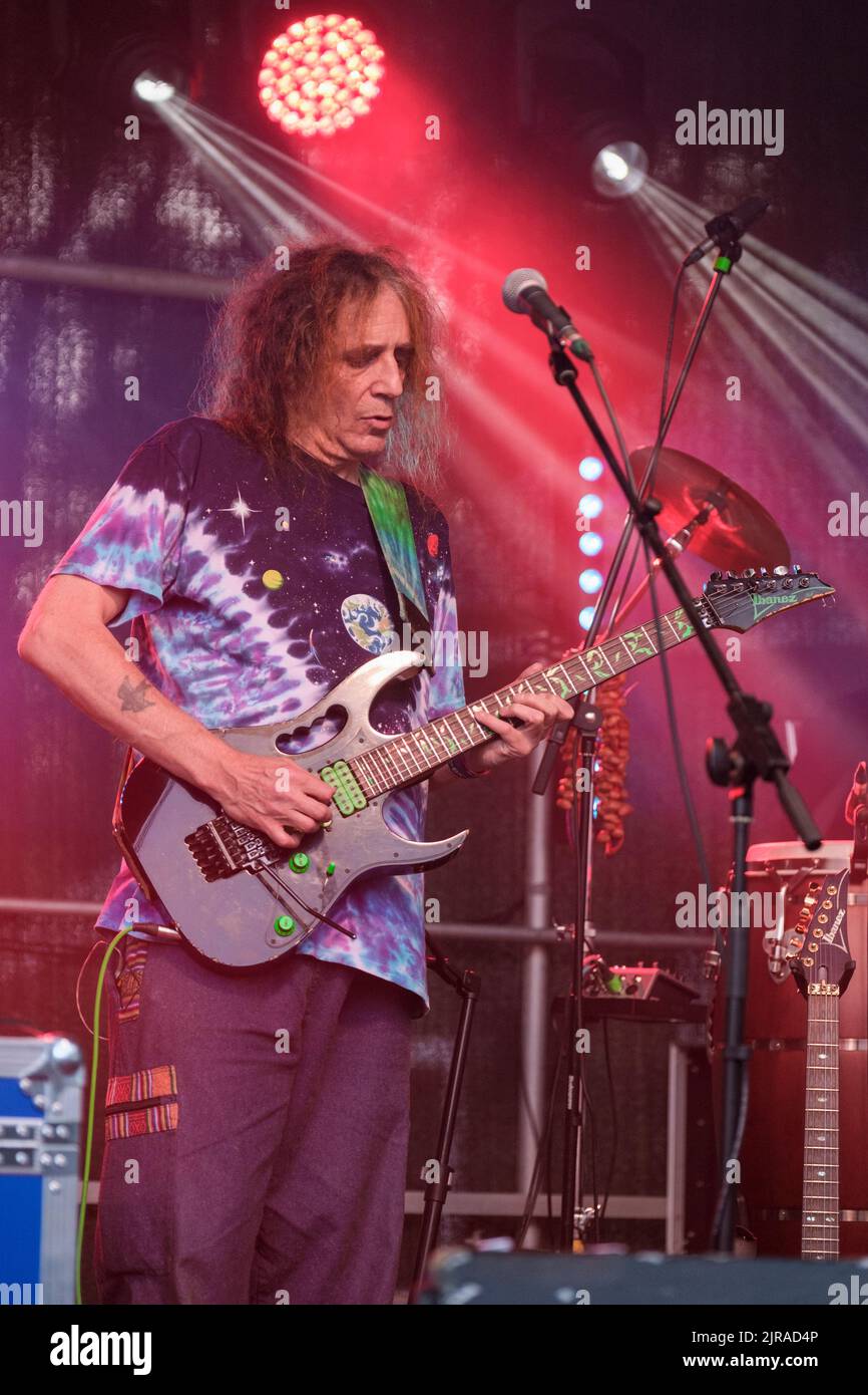 Ed Wynne de Ozric tentacules se présentant au Weyfest Festival, Tilford, Angleterre, Royaume-Uni. 21 août 2022 Banque D'Images