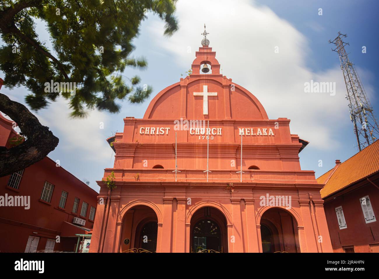 Malacca, Malaisie - 10 août 2022 : l'Église du Christ en. Le centre de Melaka. La plus ancienne église protestante en fonctionnement en Malaisie. Nuages soyeux avec l Banque D'Images