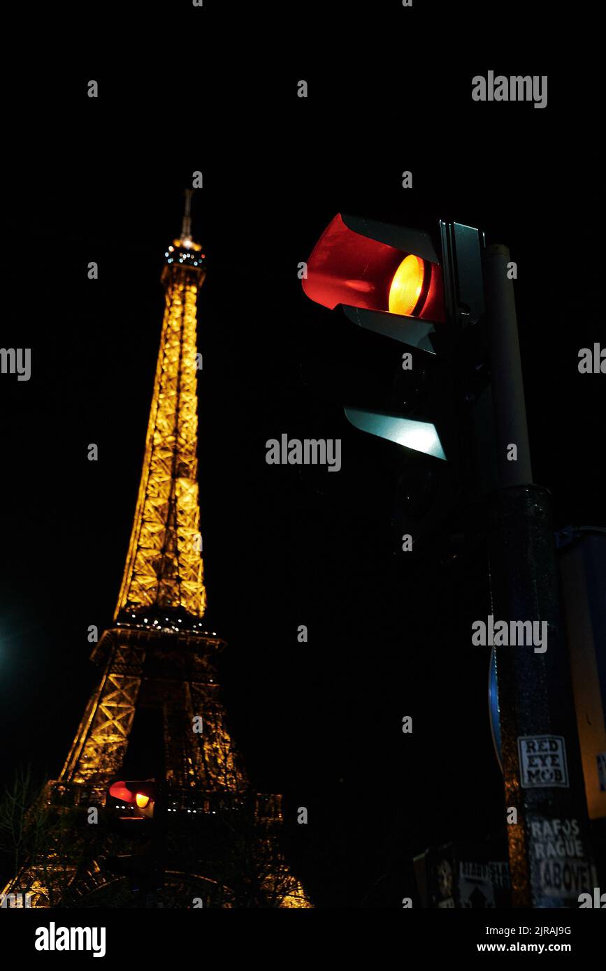 PARIS, FRANCE -7 AVRIL 2018 : la Tour Eiffel est le monument le plus célèbre de la ville Banque D'Images