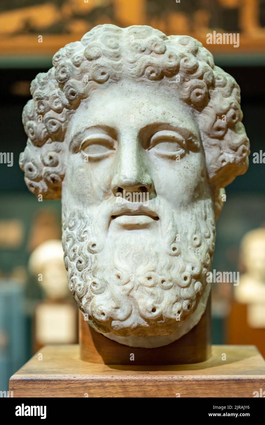 Chef de Zeus, sculpture antique en marbre. Article vu au Musée royal de l'Ontario Banque D'Images