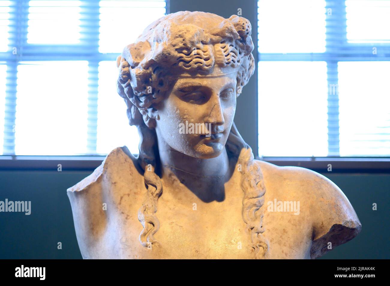 Dionysios god of Wine, sculpture antique en marbre. Article vu au Musée royal de l'Ontario Banque D'Images