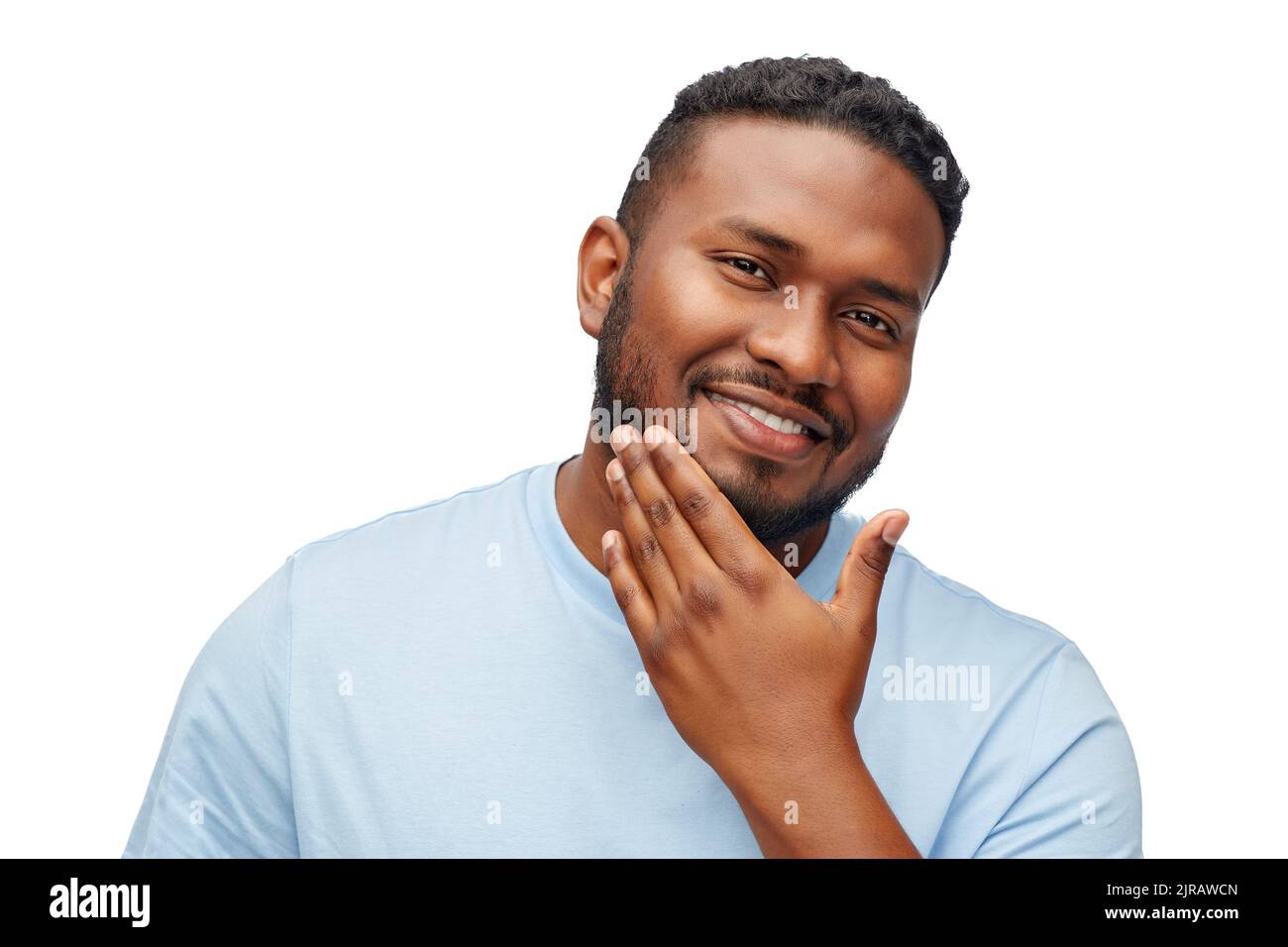 heureux afro-américain homme touchant sa barbe Banque D'Images