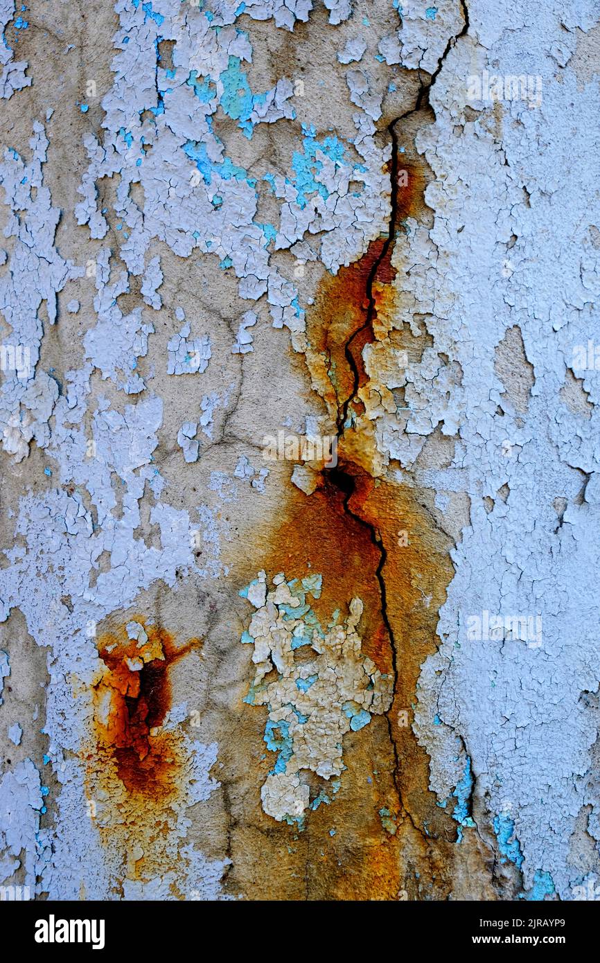 Peinture à l'écaillage et à l'écaillage sur les surfaces rugueuses couleurs rouillées Banque D'Images