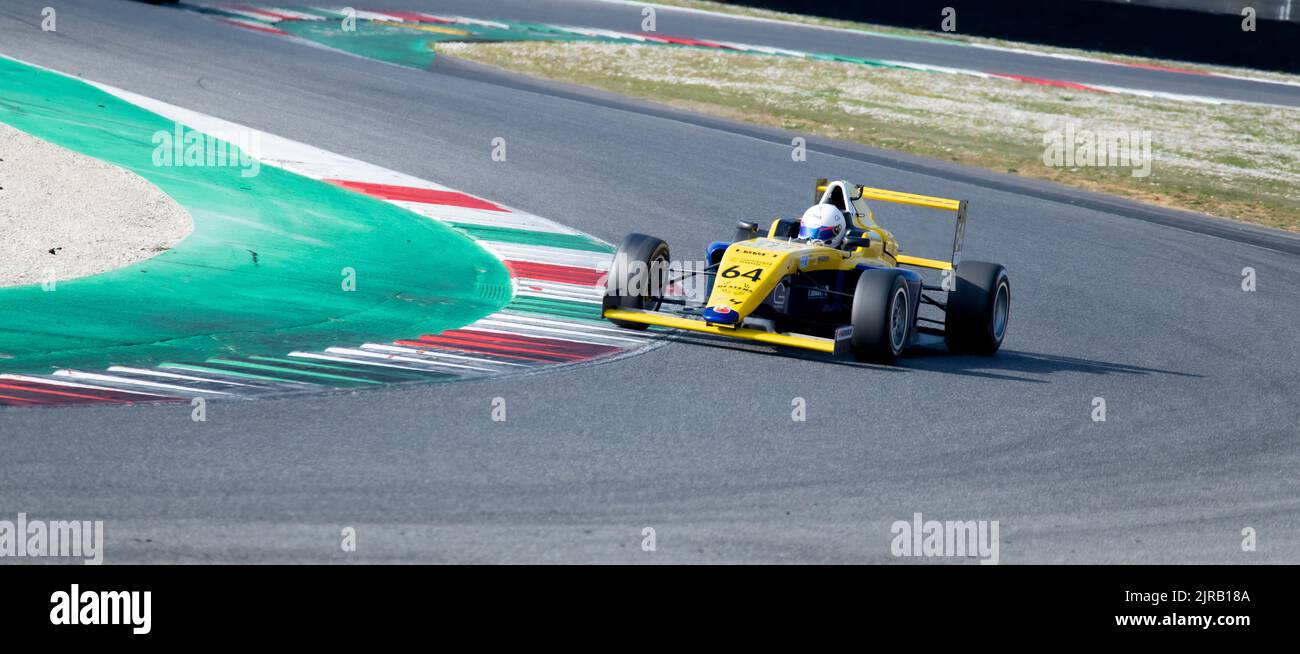 Formula race Red car action sur circuit. Mugello, Italie, mars 25 2022. Série de 24 heures Banque D'Images