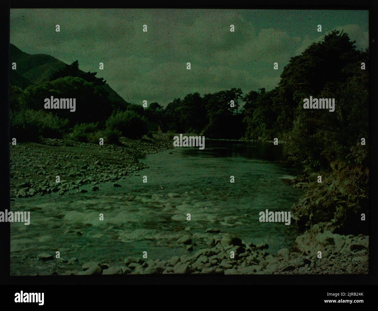 River, 1900-1930, Nouvelle-Zélande, par J.W. Chapman-Taylor. Banque D'Images