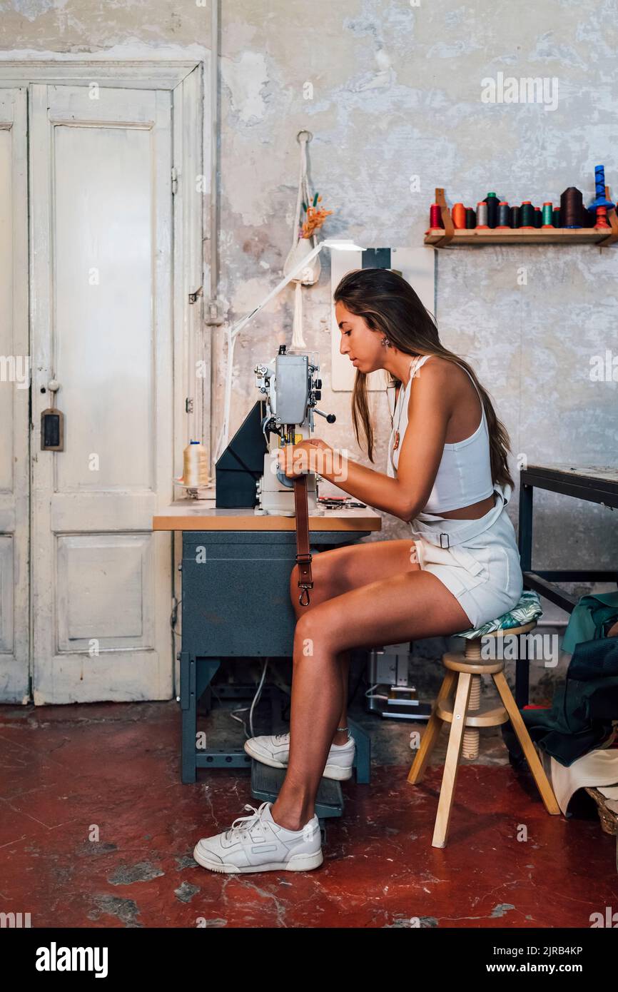 Atelier de couture de cuir d'artisan Banque D'Images
