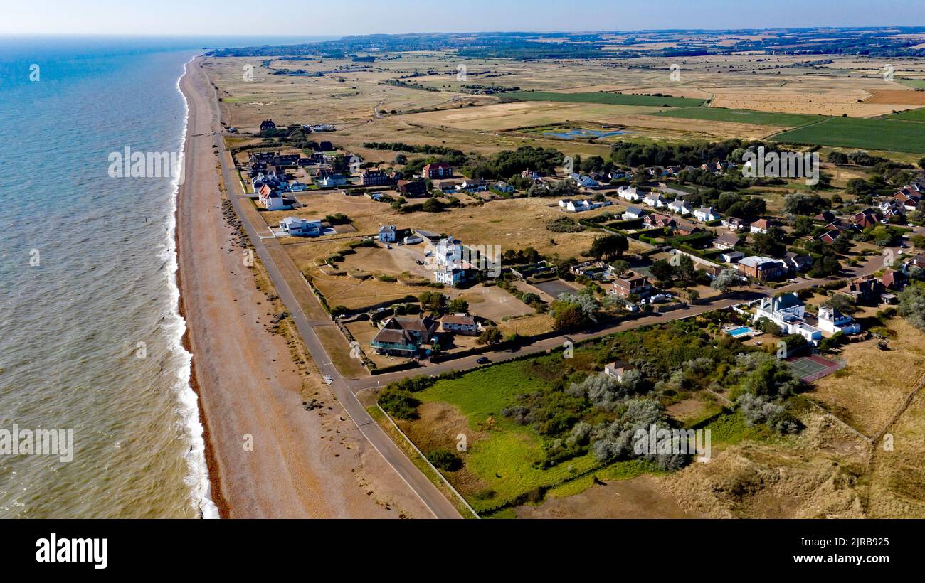 Vue aérienne de Sandwich Bay Estate, Kent, en regardant vers Deal. Banque D'Images