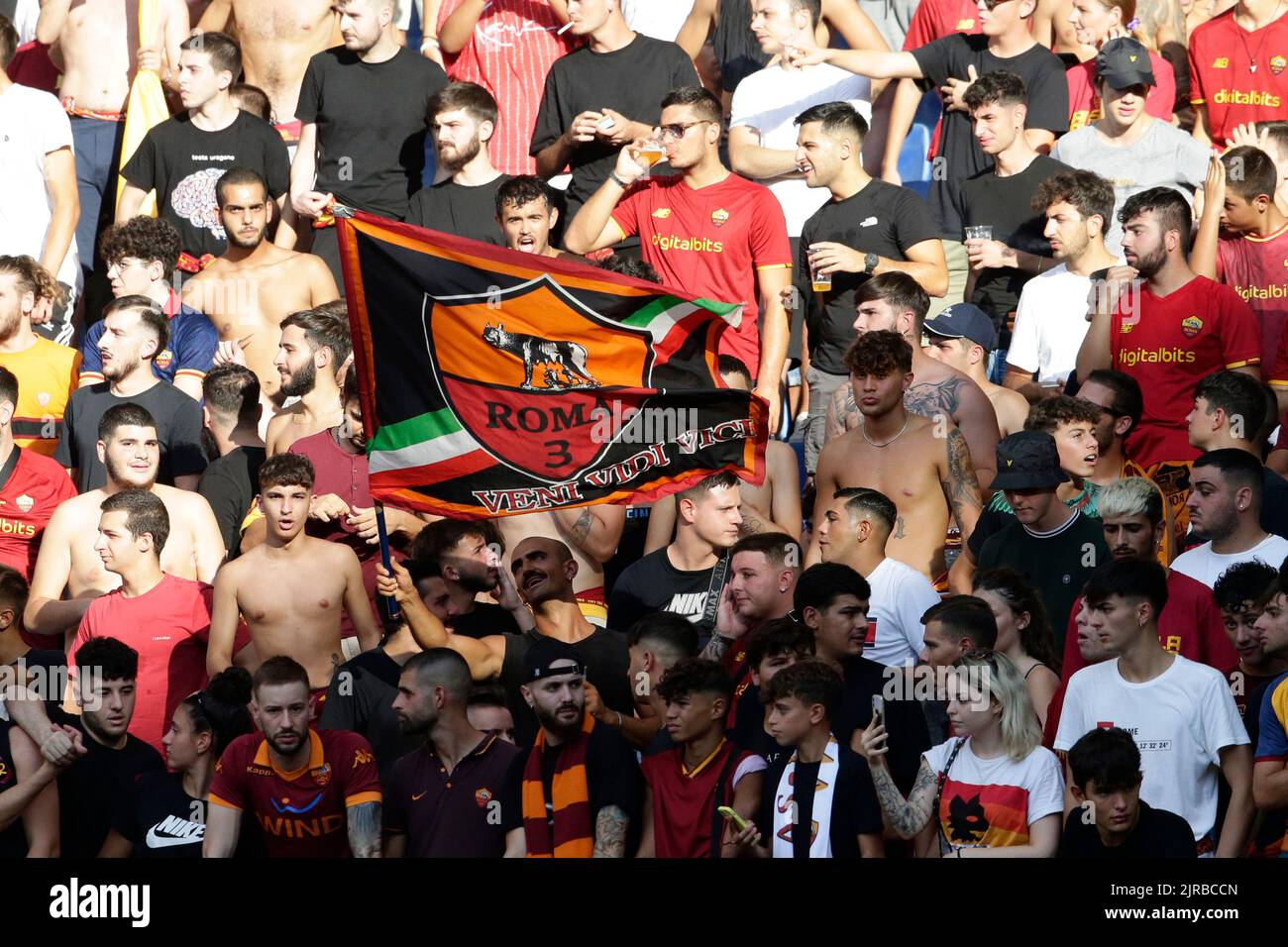Supporters comme roma pendant la série Un match de football entre COMME Roma et Cremonese. Comme Roma a gagné 1-0 Banque D'Images