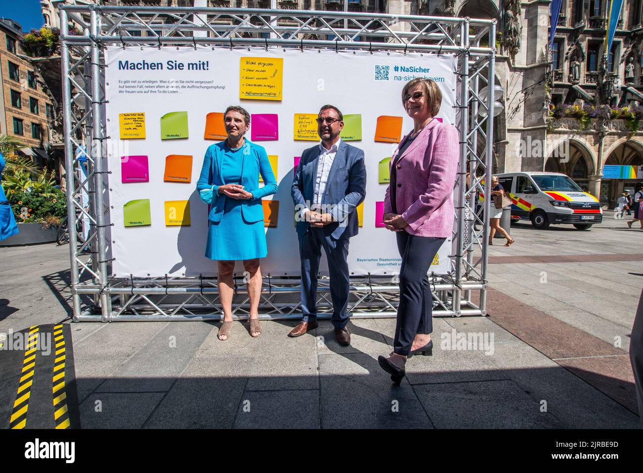 Munich, Bavière, Allemagne. 23rd août 2022. Sous la devise de ''Na sicher'', le ministre bavarois de la Santé Klaus Holetschek a lancé la nouvelle campagne de communication coronavirus/Covid-19. Dans le cadre de cette campagne, le ministère fournit de l'information pour l'automne et l'hiver à venir et sur les vaccins de rappel contre le coronavirus. Aux côtés du ministre Holetschek, il y avait Beatrix Zurek, du département de santé de la ville de Munich, ainsi que le célèbre professeur de virologue Ulrike Protzer, de l'université tu Muenchen. (Image de crédit: © Sachelle Babbar/ZUMA Press Wire) Banque D'Images