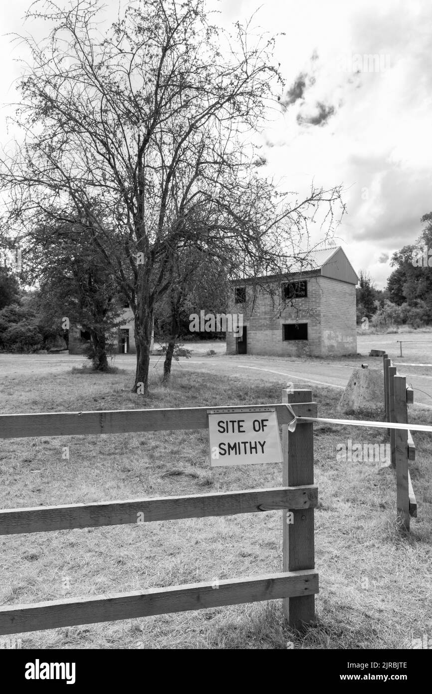 Imber ouvre pour les visiteurs de voir le village fantôme déserté sur la plaine de Salisbury, Wiltshire Royaume-Uni en août - site de Smithy Banque D'Images