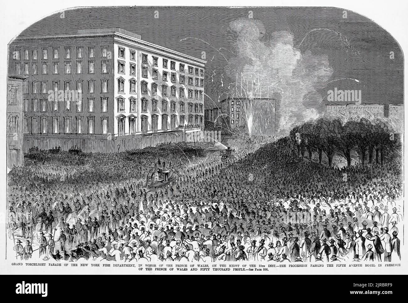 Grand défilé aux flambeaux du Service des incendies de New York, en l'honneur du Prince de Galles, dans la nuit de 13 octobre 1860 - la procession passant devant l'Hôtel de la Cinquième Avenue en présence du Prince de Galles et cinquante mille personnes. Visite d'Edward Albert, Prince de Galles, en Amérique. Illustration du 19th siècle du journal illustré de Frank Leslie Banque D'Images