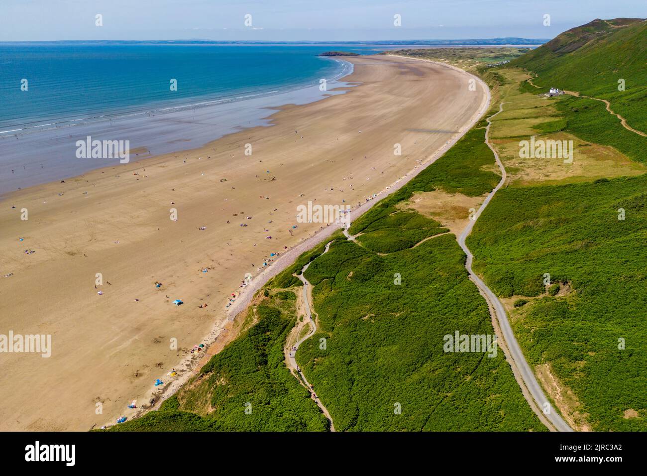 Vue aérienne d'une grande plage de sable à marée basse (Rhossili, Gower, pays de Galles) Banque D'Images