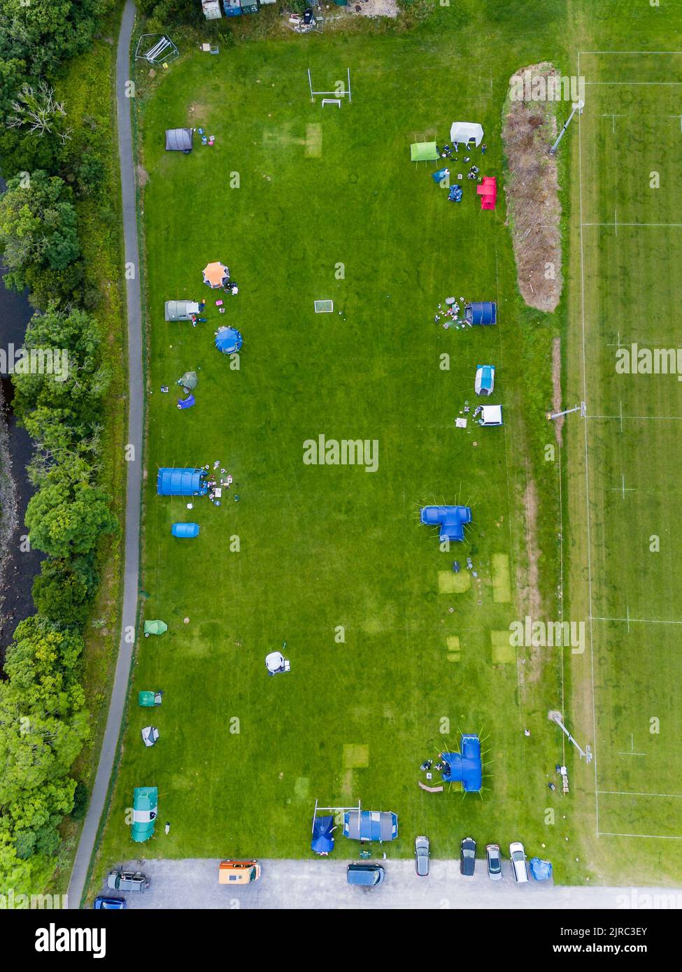 Vue aérienne de haut en bas d'un camping en relief au pays de Galles, Royaume-Uni Banque D'Images
