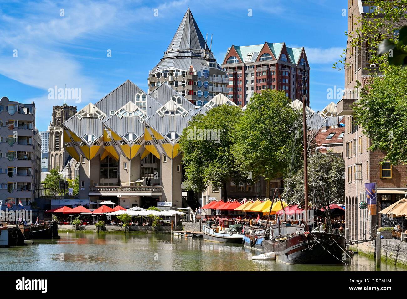 Rotterdam, pays-Bas - août 2022 : vue imprenable sur les Maisons du Cube sur le front de mer du port dans le centre-ville. L'architecte est Piet Blom Banque D'Images