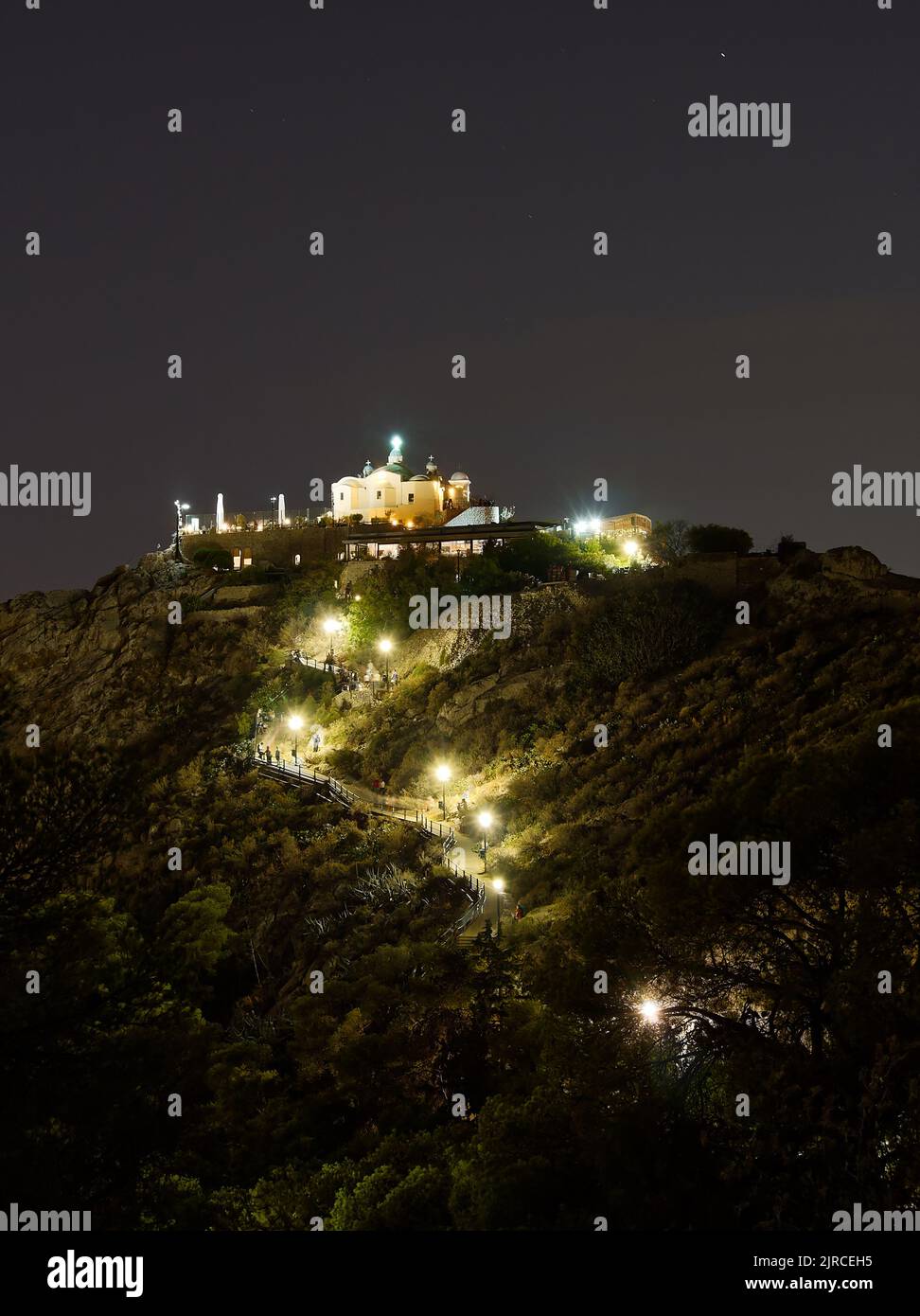 L'église Saint-George dans la colline de Lycabette pendant la nuit. Photo de haute qualité Banque D'Images