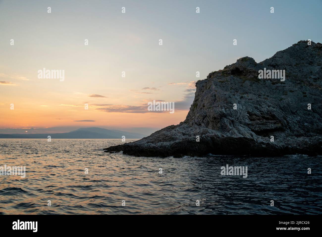 SKIATHOS, GRÈCE - 08-22-2022 - Une petite île grecque dans le nord-ouest de la mer Égée, plus connue pour sa vie nocturne et ses plages. Banque D'Images