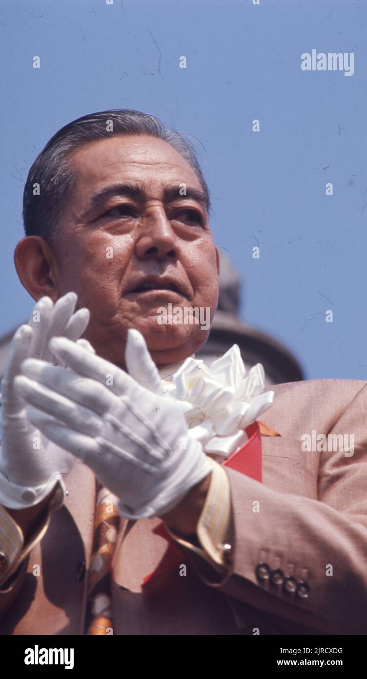 7 juin 1971, Tokyo, Japon: EISAKU SATO le Premier ministre du Japon fait campagne pour le Parti libéral-démocrate aux élections de la Chambre des conseillers. Eisaku Satao a été Premier ministre à partir de 1964-1972, présidé sur une période de croissance économique rapide, a organisé le retour d'Okinawa des États-Unis et a amené le Japon dans le Traité de non-prolifération nucléaire, pour lequel il a reçu le prix Nobel de la paix en tant que co-récipiendaire en 1974. (Credit image: © Keystone Press Agency/ZUMA Press Wire). Banque D'Images