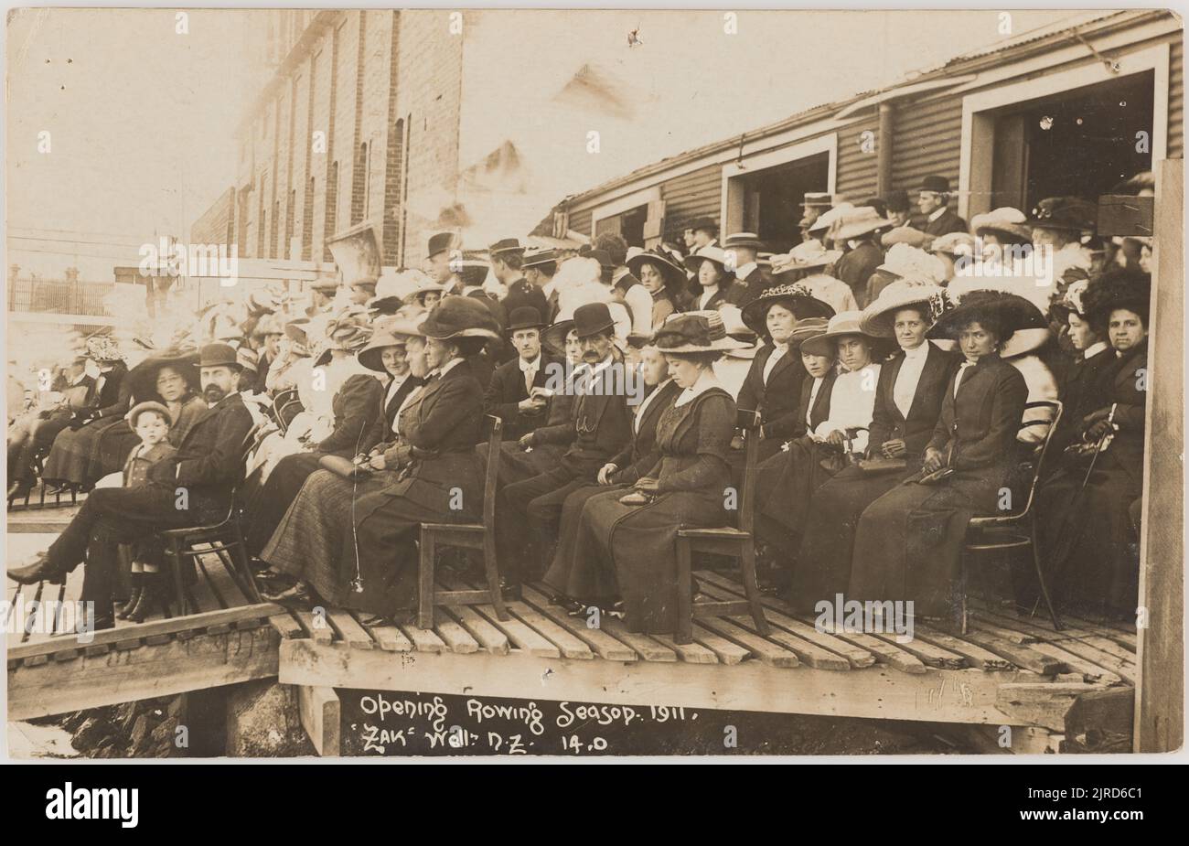 Saison d'aviron d'ouverture, 1911, Wellington, par Zak (Joseph Zacharie). Banque D'Images