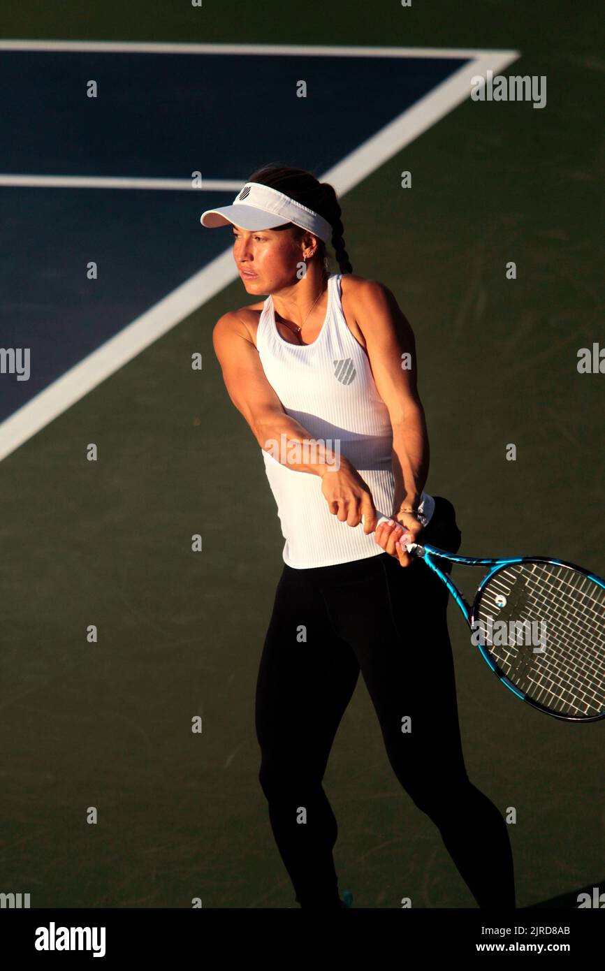 Flushing Meadows, New York, États-Unis. 23rd août 2022. Yulia Putintsevia, du Kazakhstan, s'entraînant aujourd'hui pour l'US Open au National tennis Centre de Flushing Meadows, New York. Le tournoi commence lundi prochain. Crédit : Adam Stoltman/Alamy Live News Banque D'Images