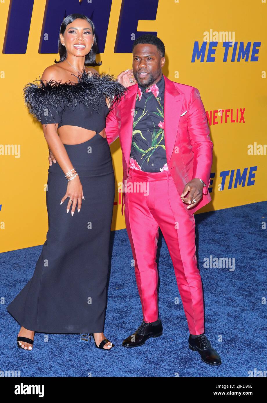 Kevin Hart, Eniko Parrish arrive à la première du film Netflix, ME TEMPS tenu au Regency Village