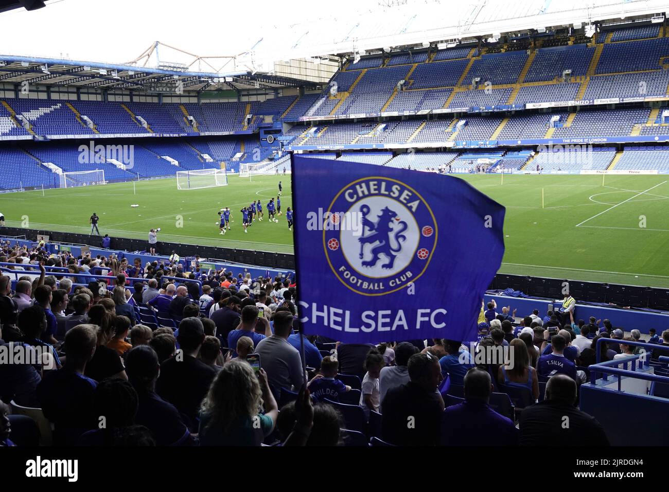 Fulham, Londres, Royaume-Uni. 23rd août 2022. Les premiers joueurs de l'équipe du Chelsea football Club s'entraînent sur leur terrain d'origine, le pont Stamford, devant les fans lors d'une séance d'entraînement en journée ouverte. Crédit : Motofoto/Alay Live News Banque D'Images