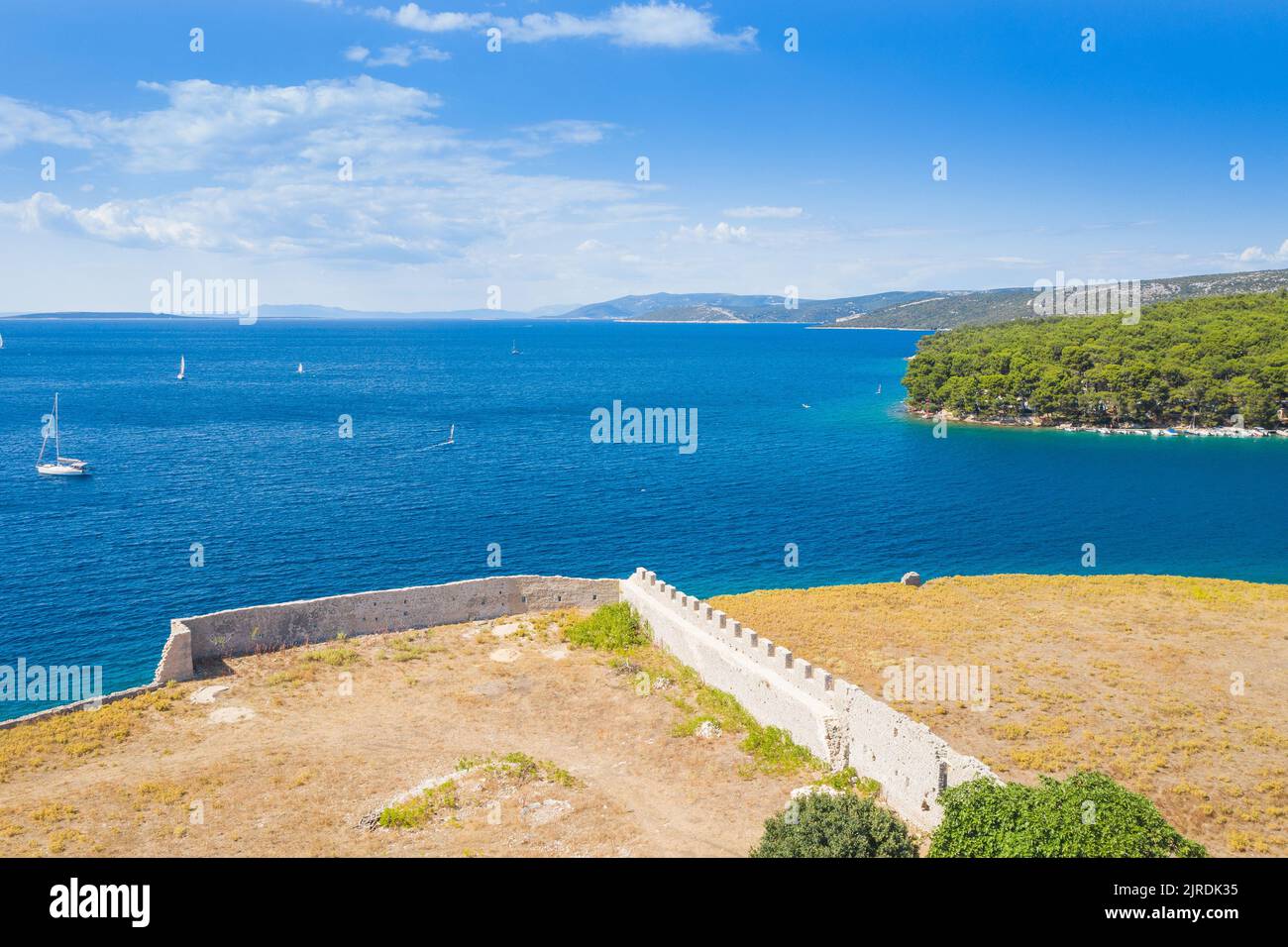 Baie de Bijar sur l'île de Cres, mer Adriatique, Croatie Banque D'Images