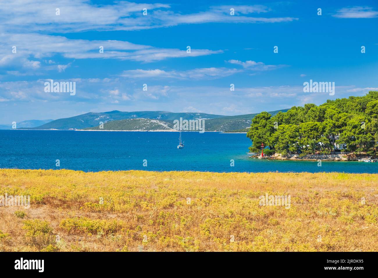 Baie de Bijar sur l'île de Cres, mer Adriatique, Croatie Banque D'Images