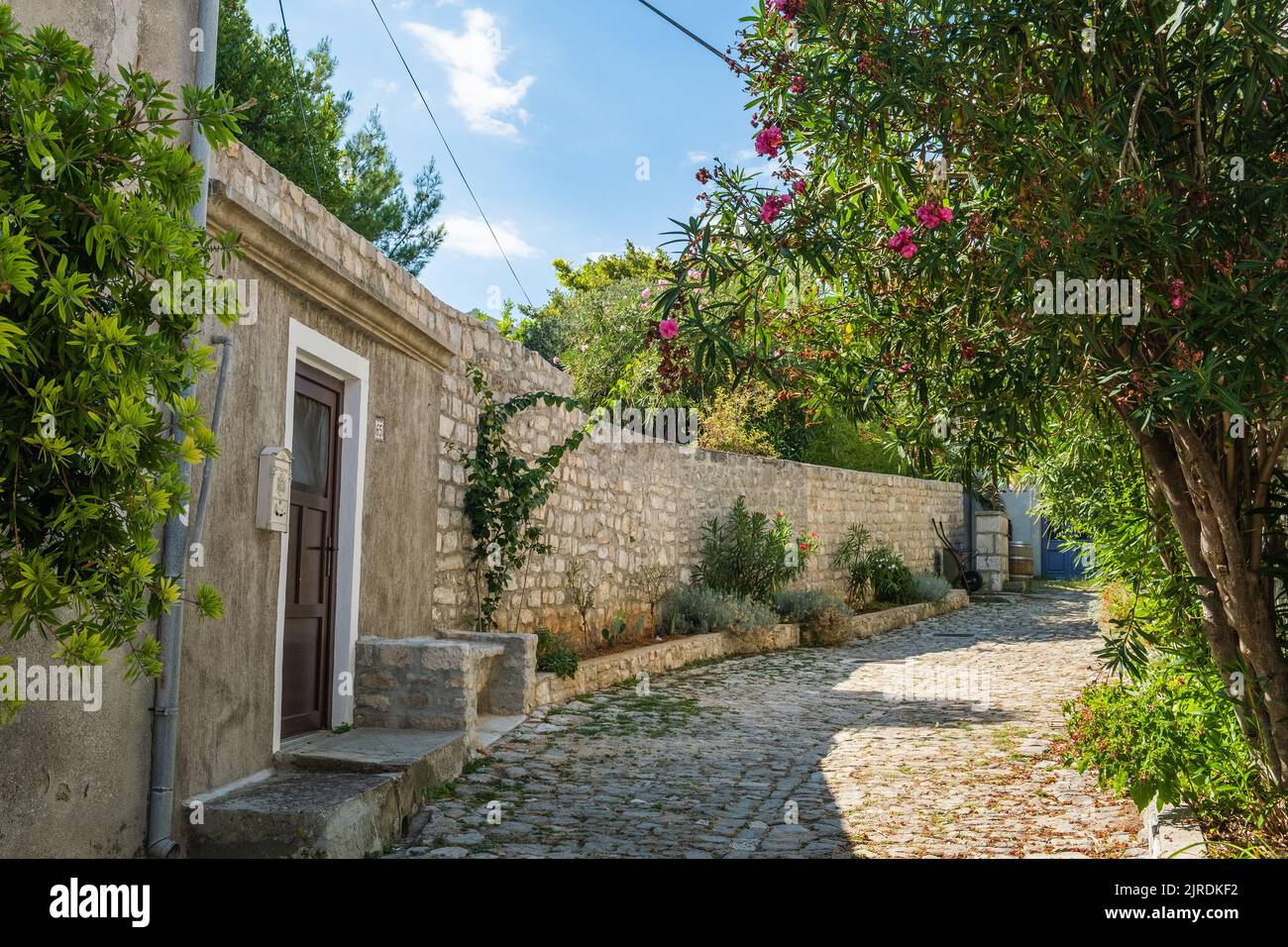Rues romantiques de la vieille ville d'Osor sur l'île de Cres en Croatie Banque D'Images